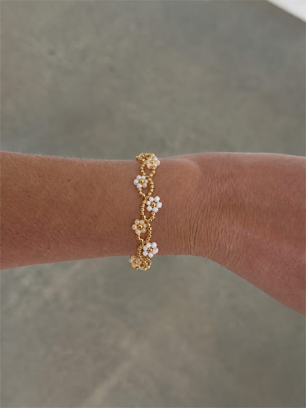 Bracelet fleurs blanc et beige