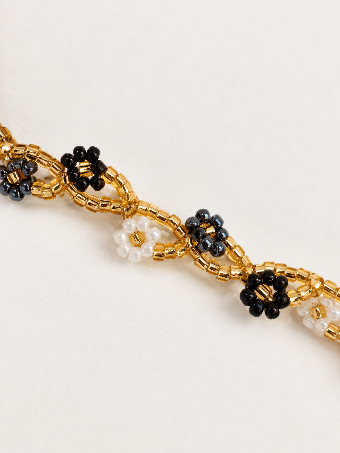 Bracelet de cheville fleuri noir, gris, blanc
