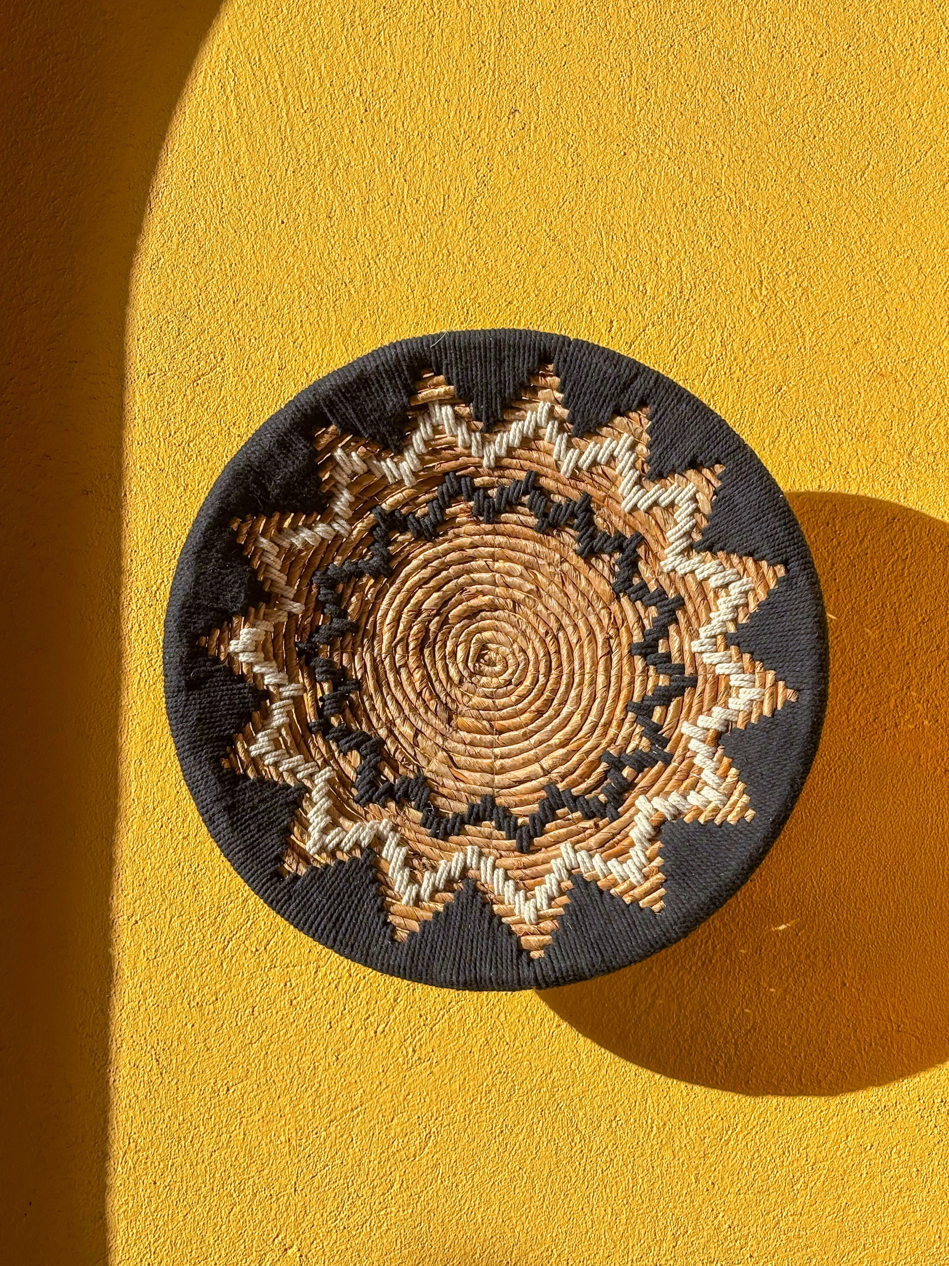 Décoration murale noire