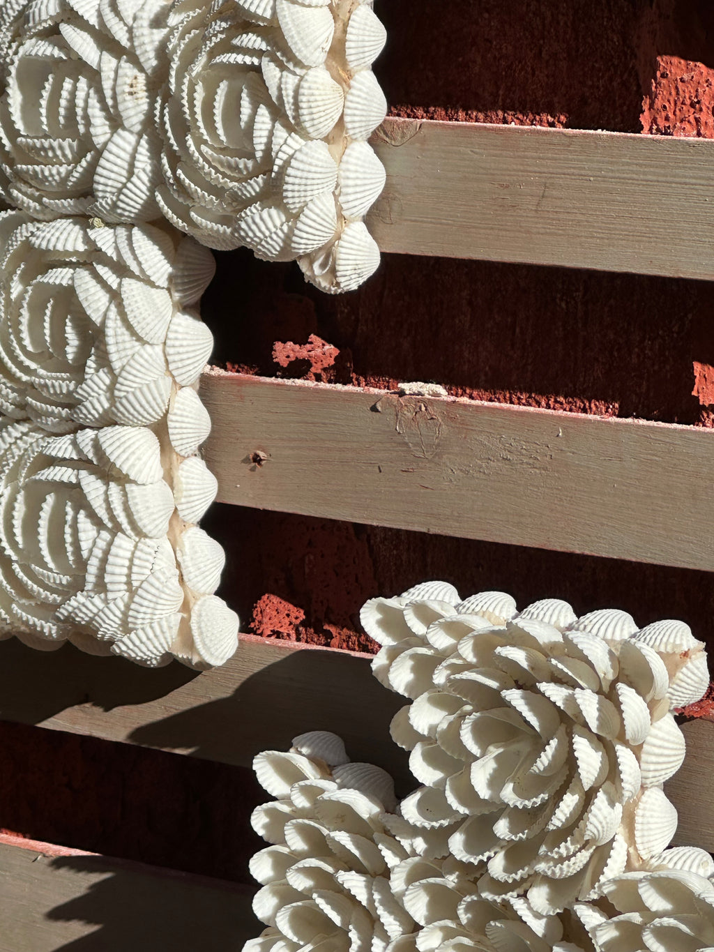 Croix en coquillages