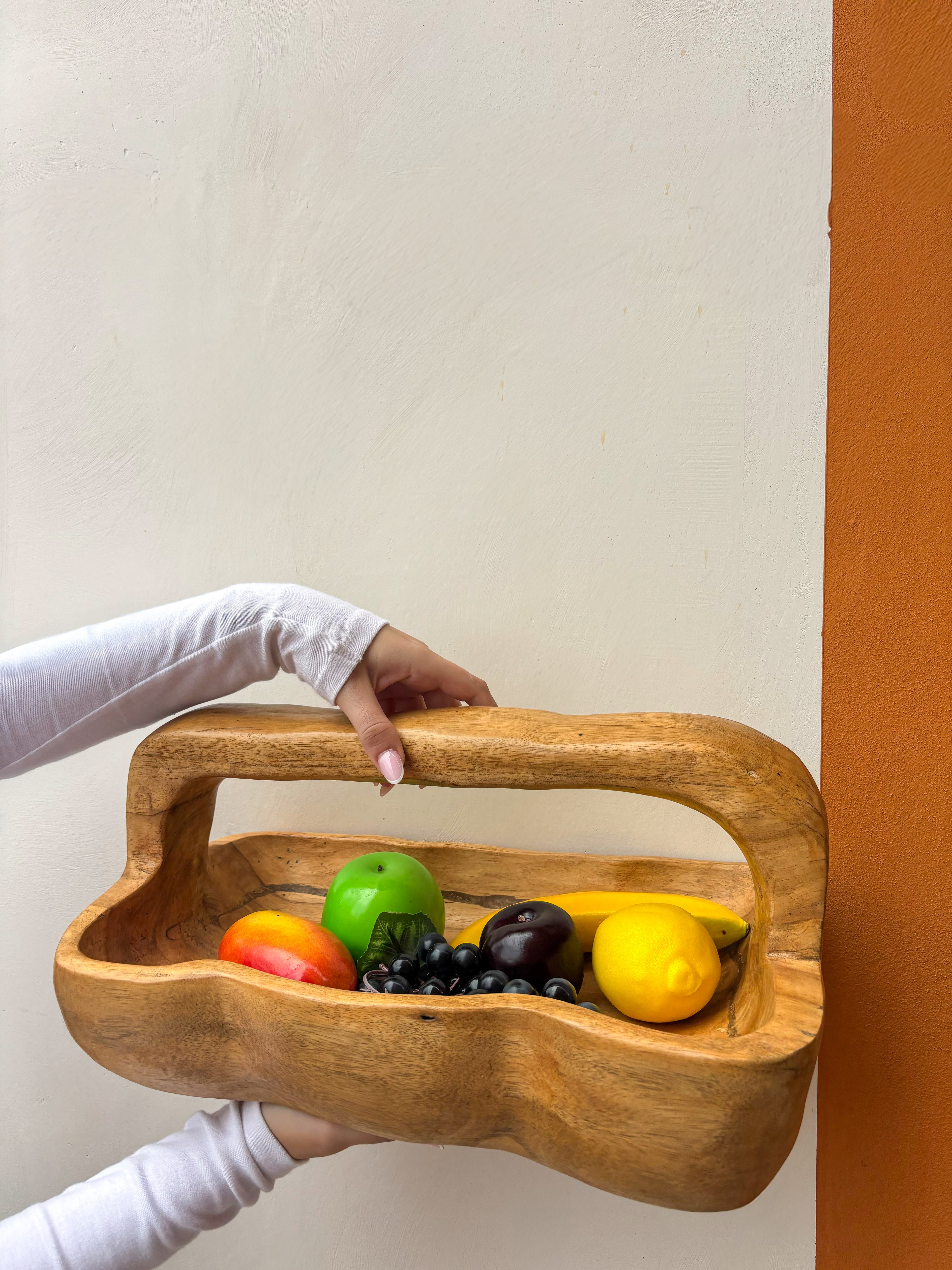 Panier en bois sculpté à la main