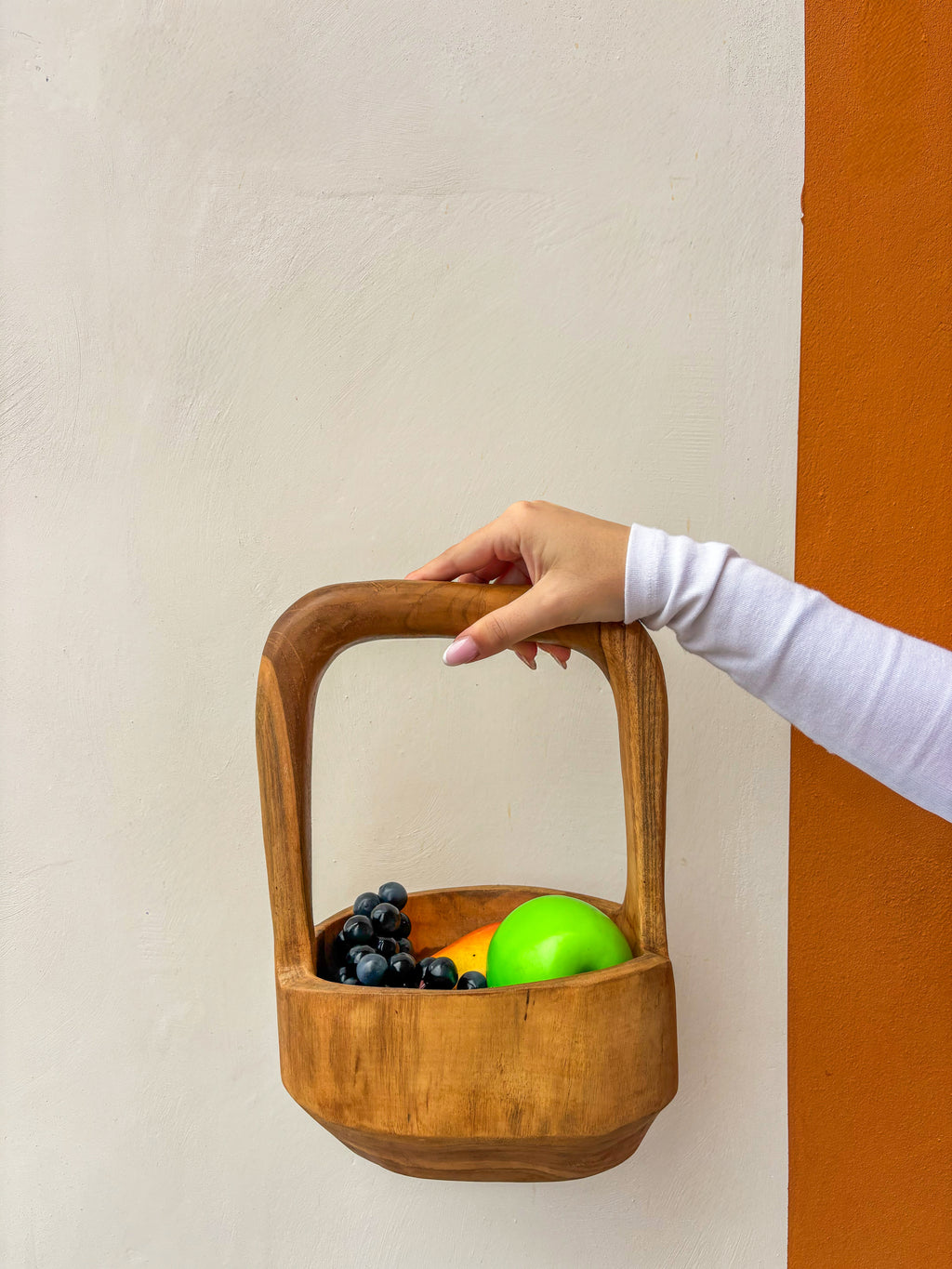 Panier en bois sculpté à la main