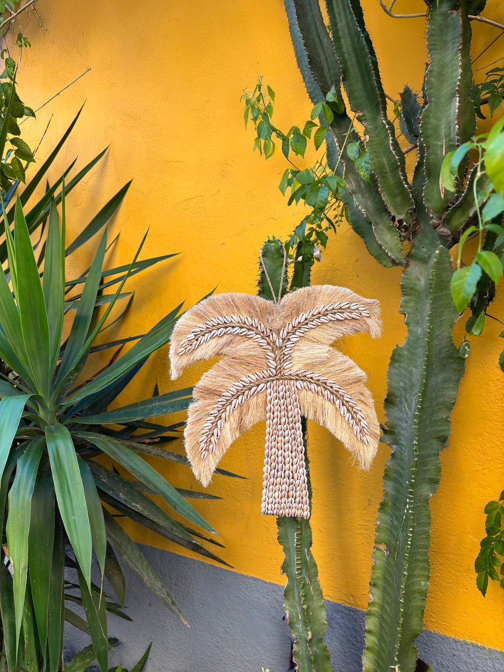 Palmier Saleya en rafia et coquillages