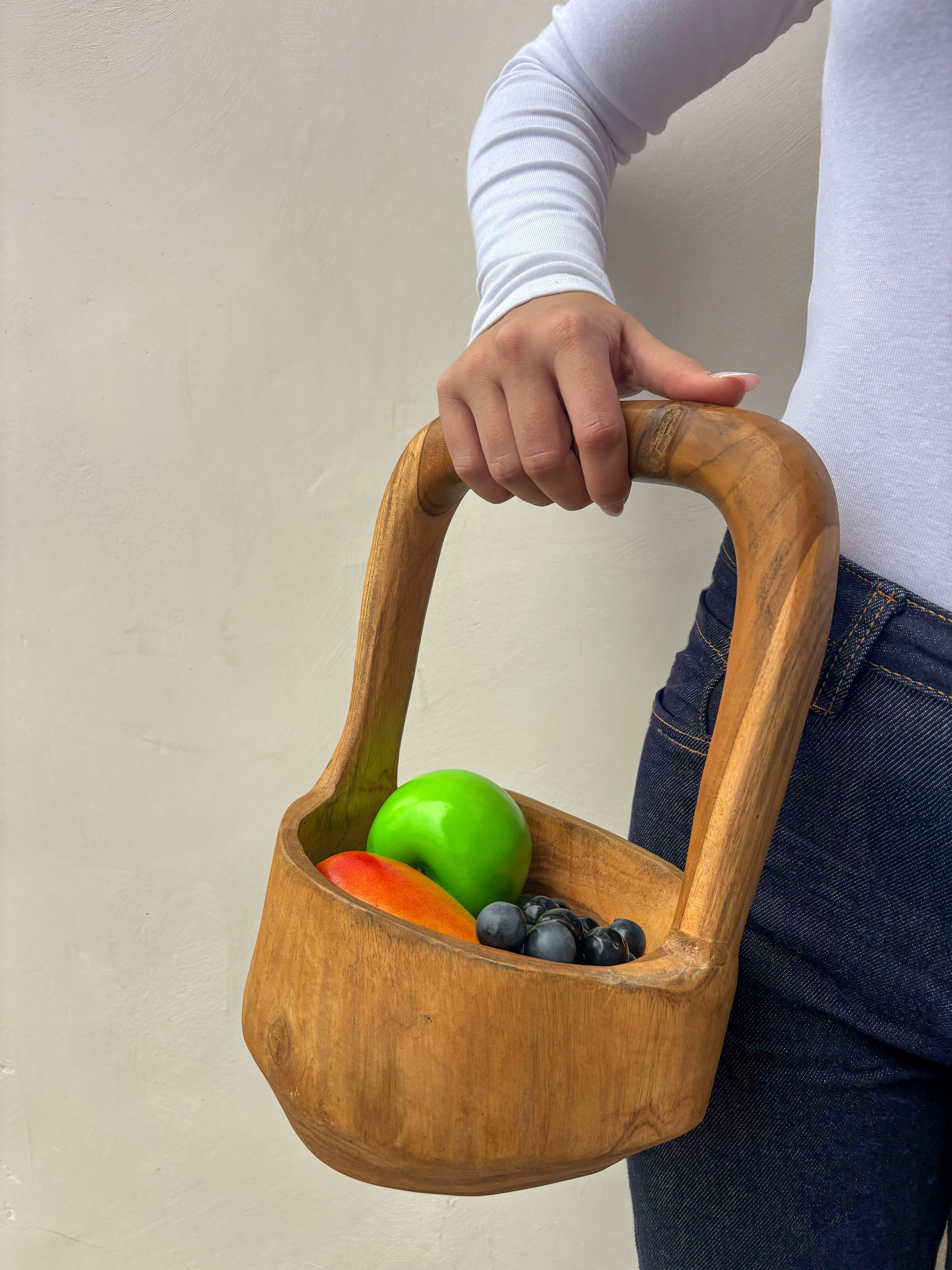 Panier en bois sculpté à la main