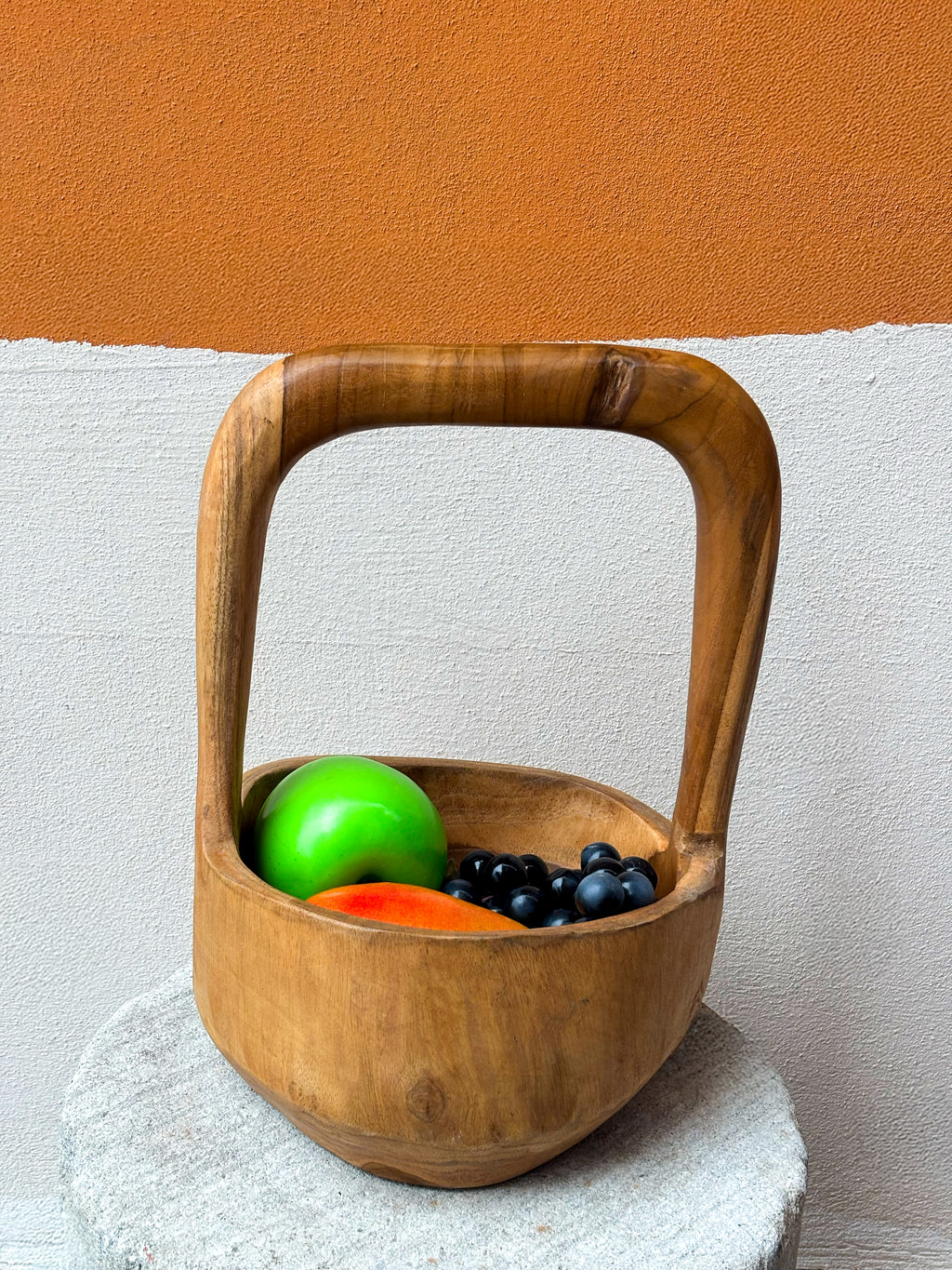 Panier en bois sculpté à la main