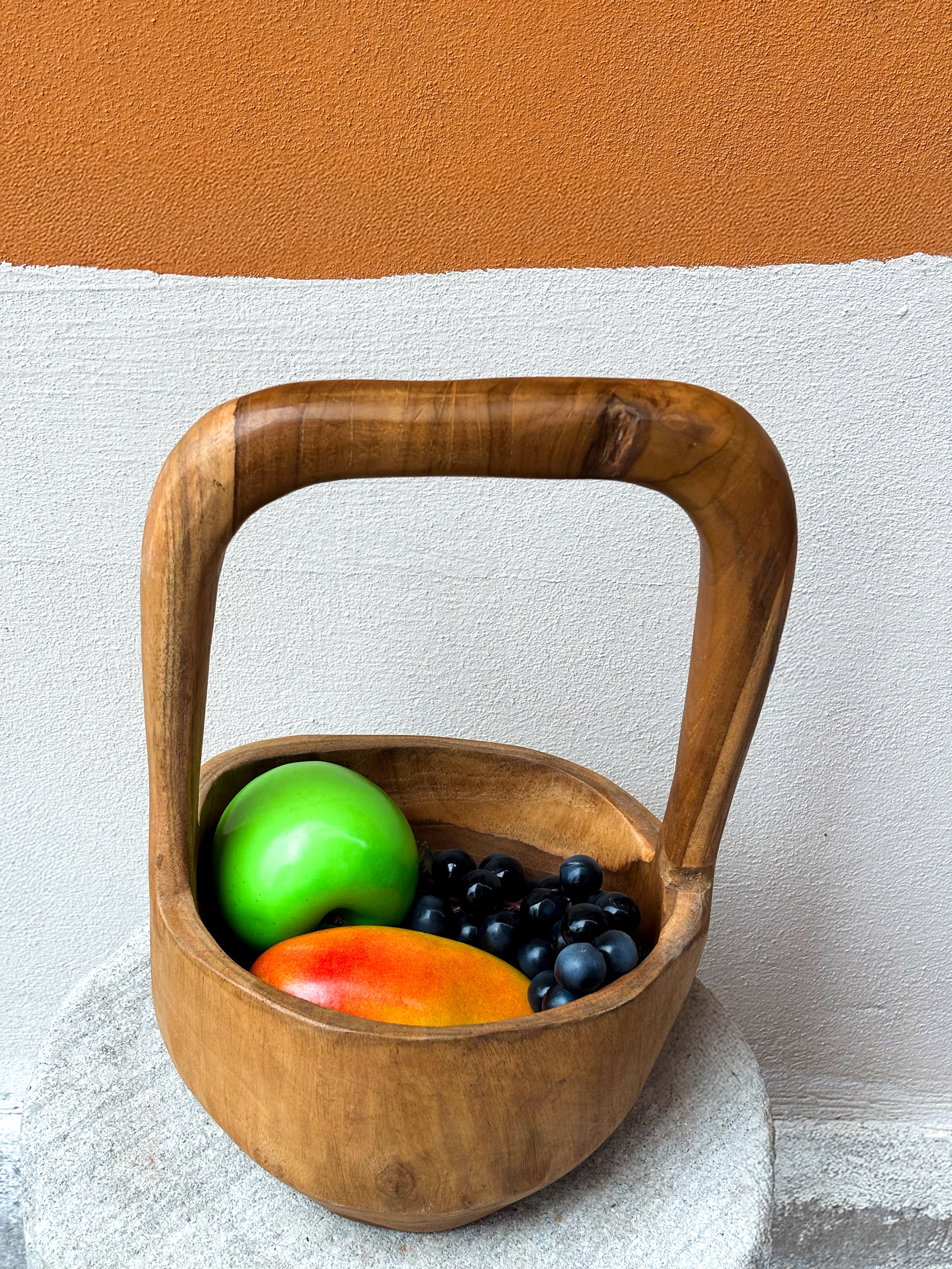 Panier en bois sculpté à la main