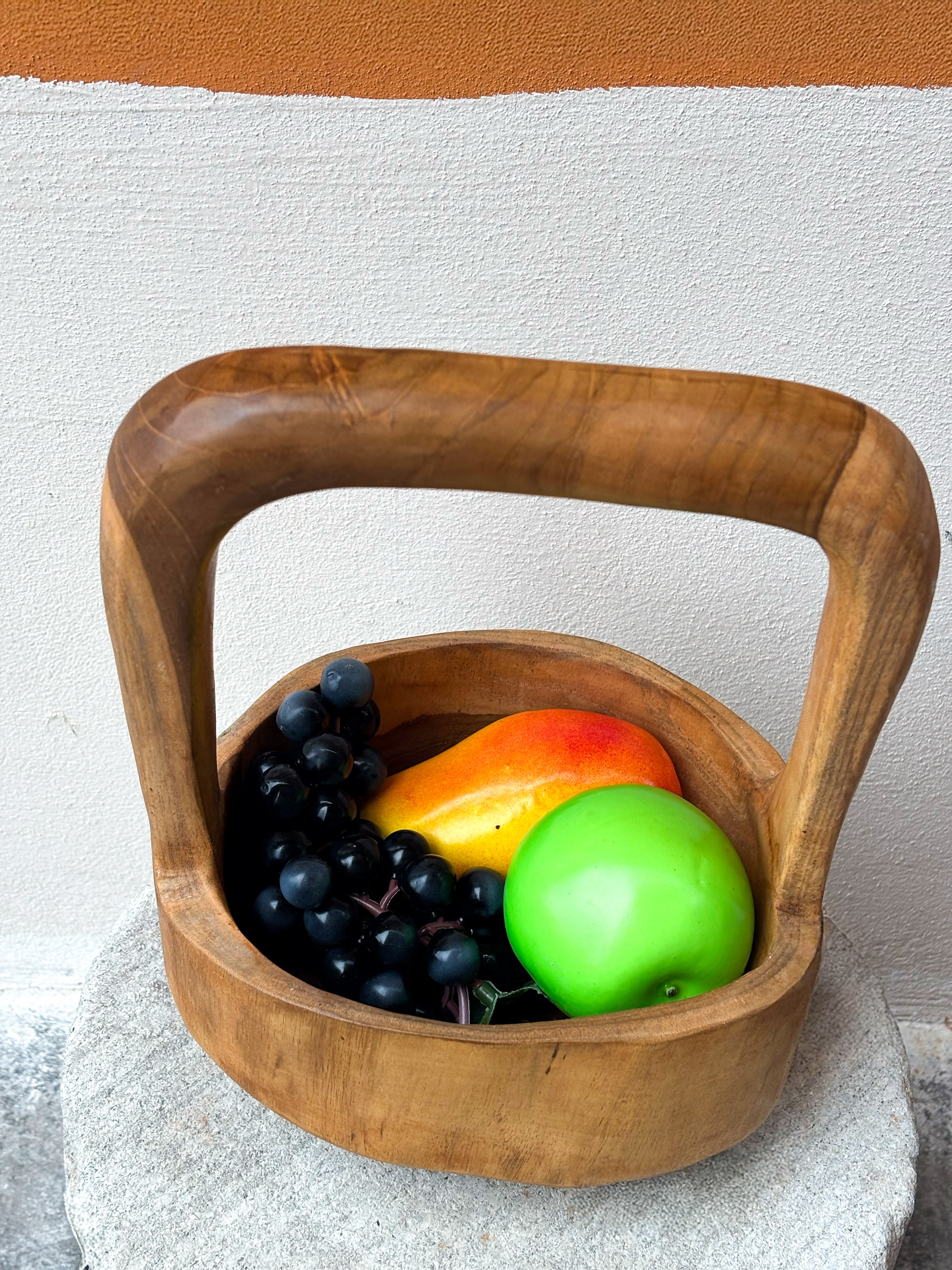 Panier en bois sculpté à la main