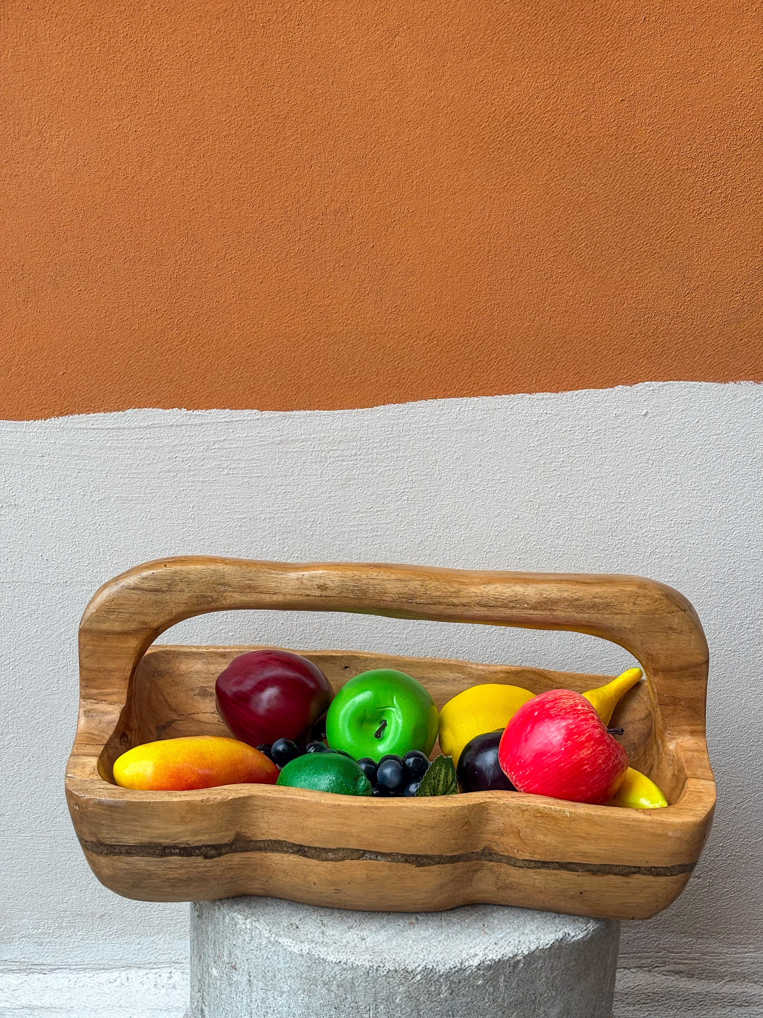 Panier en bois sculpté à la main