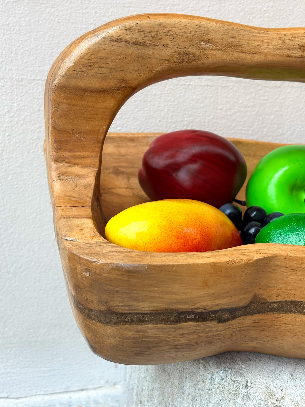 Panier en bois sculpté à la main