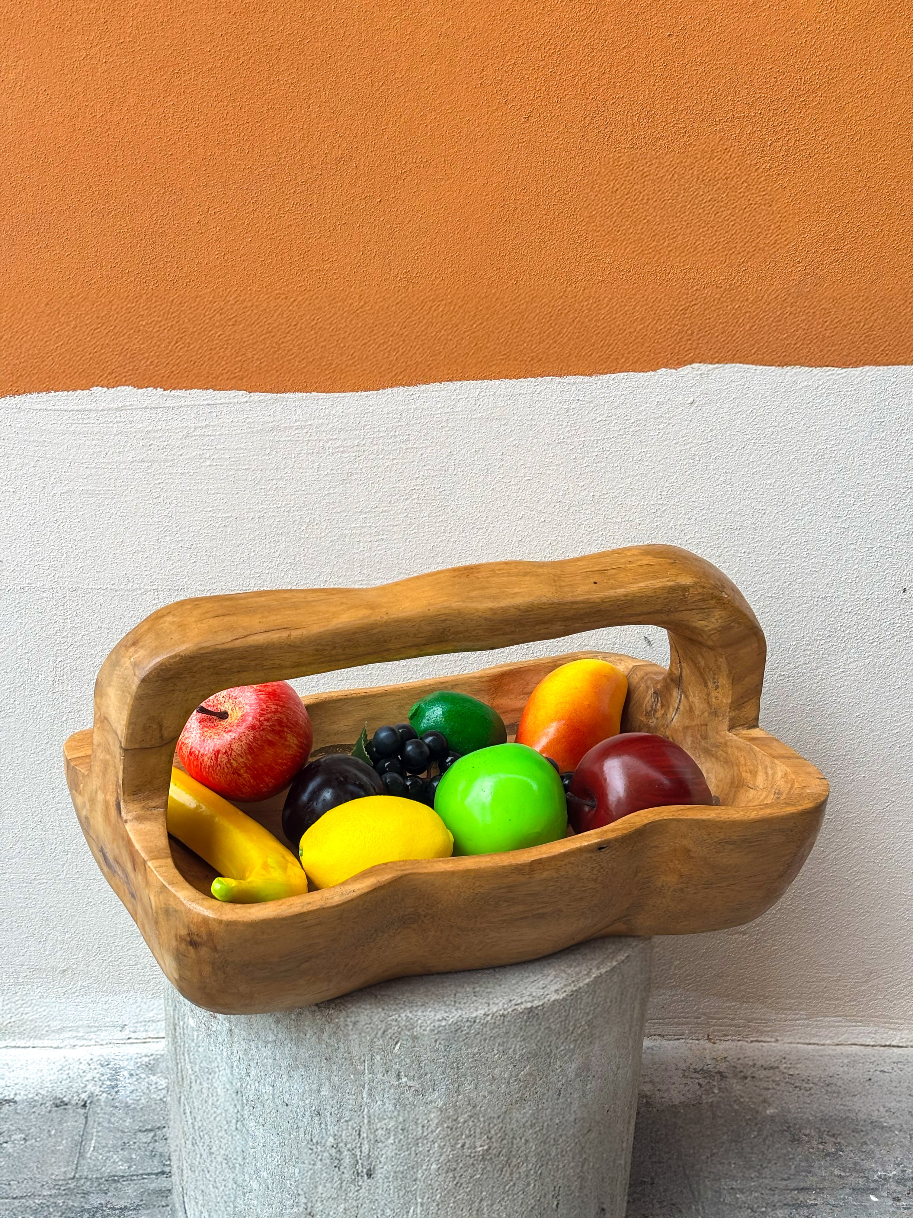 Panier en bois sculpté à la main