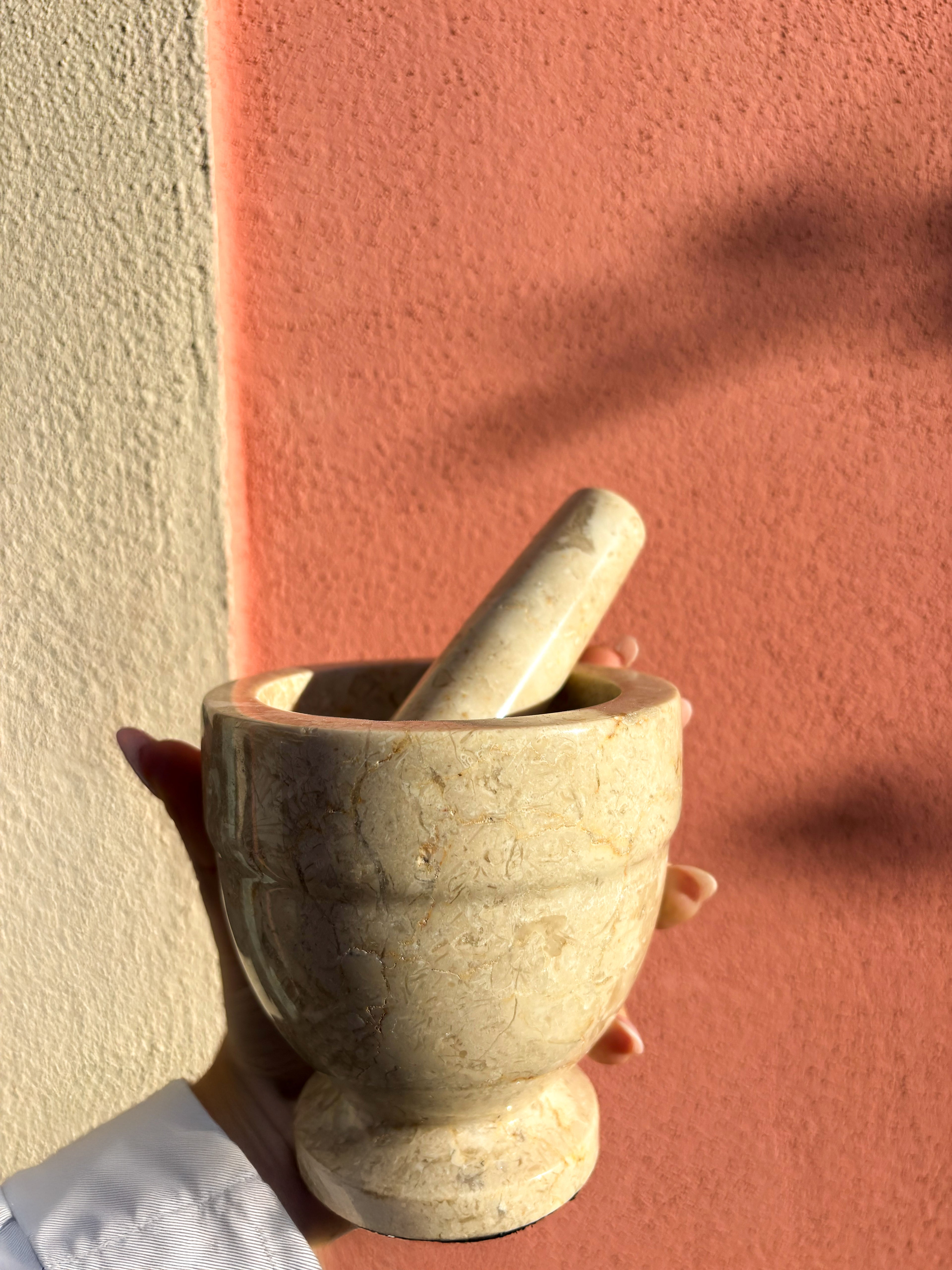 Mortier en marbre blanc