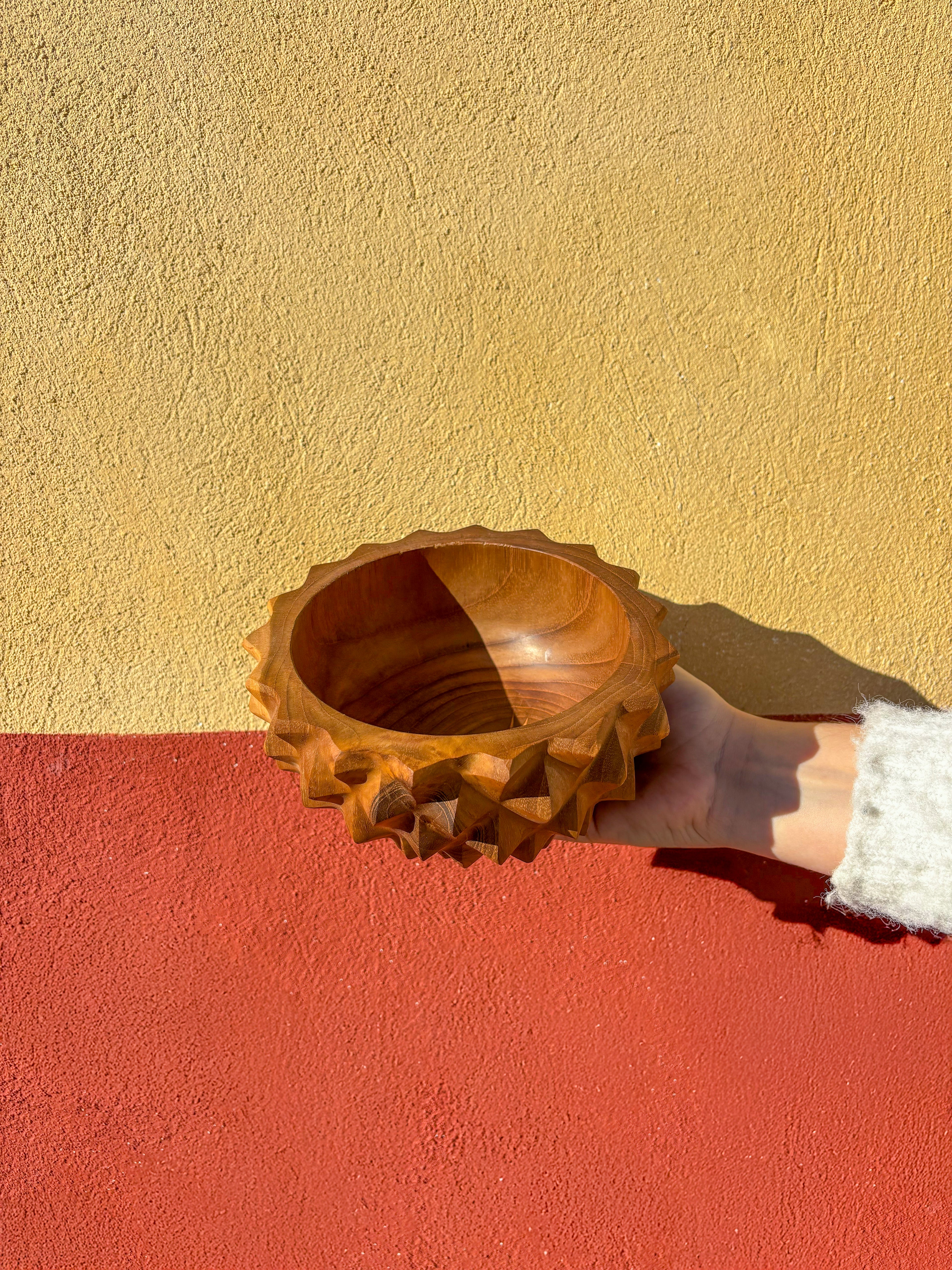 Bol relief en bois de teck