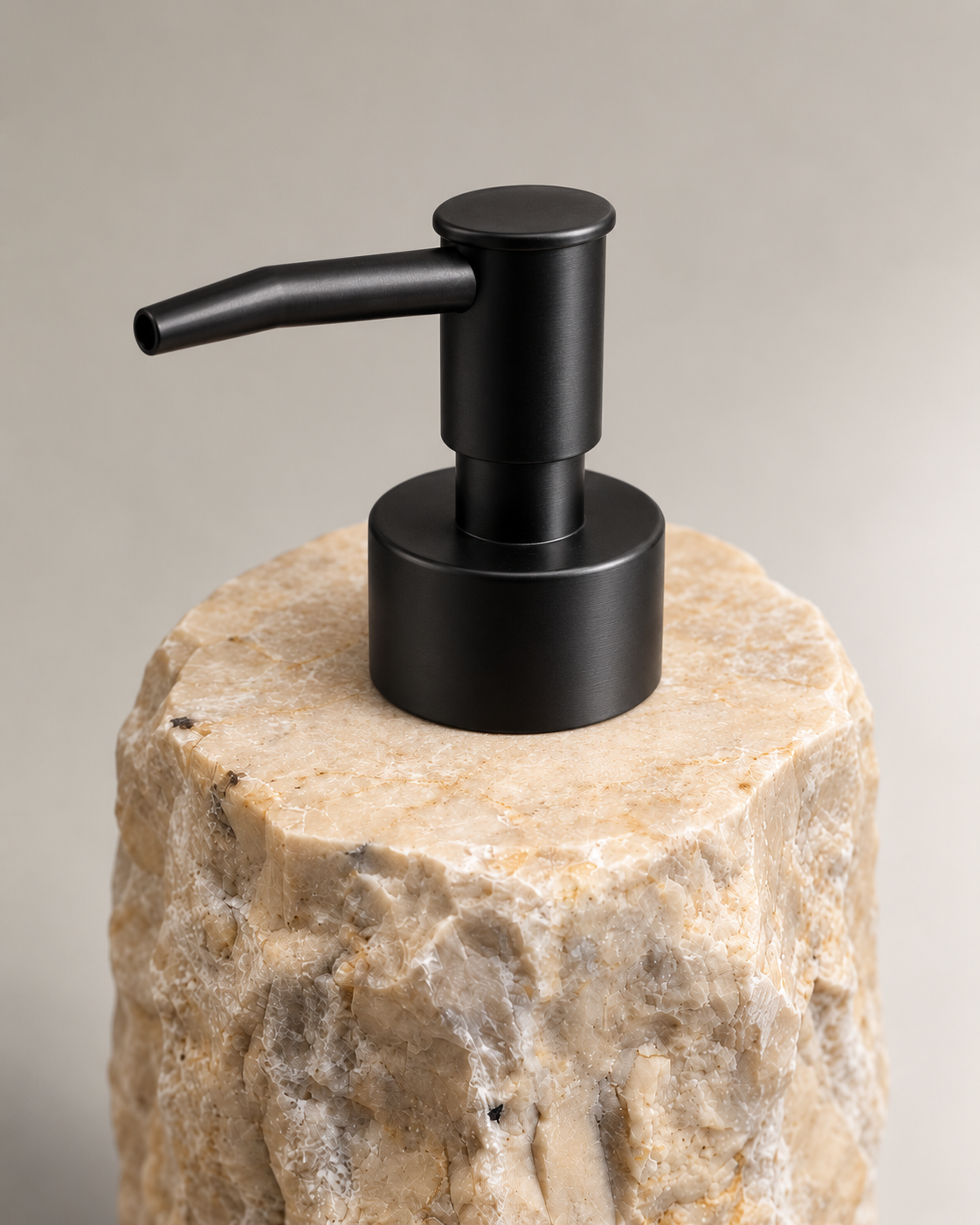 Push à savon en marbre grand blanc embout noir