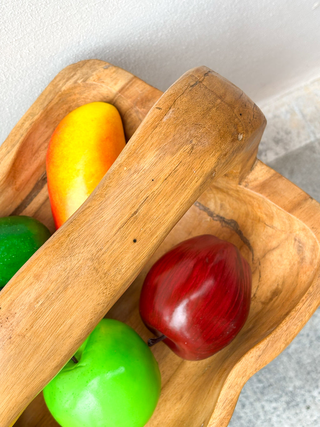 Panier en bois sculpté à la main