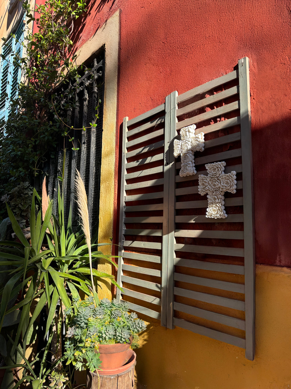 Croix en coquillages