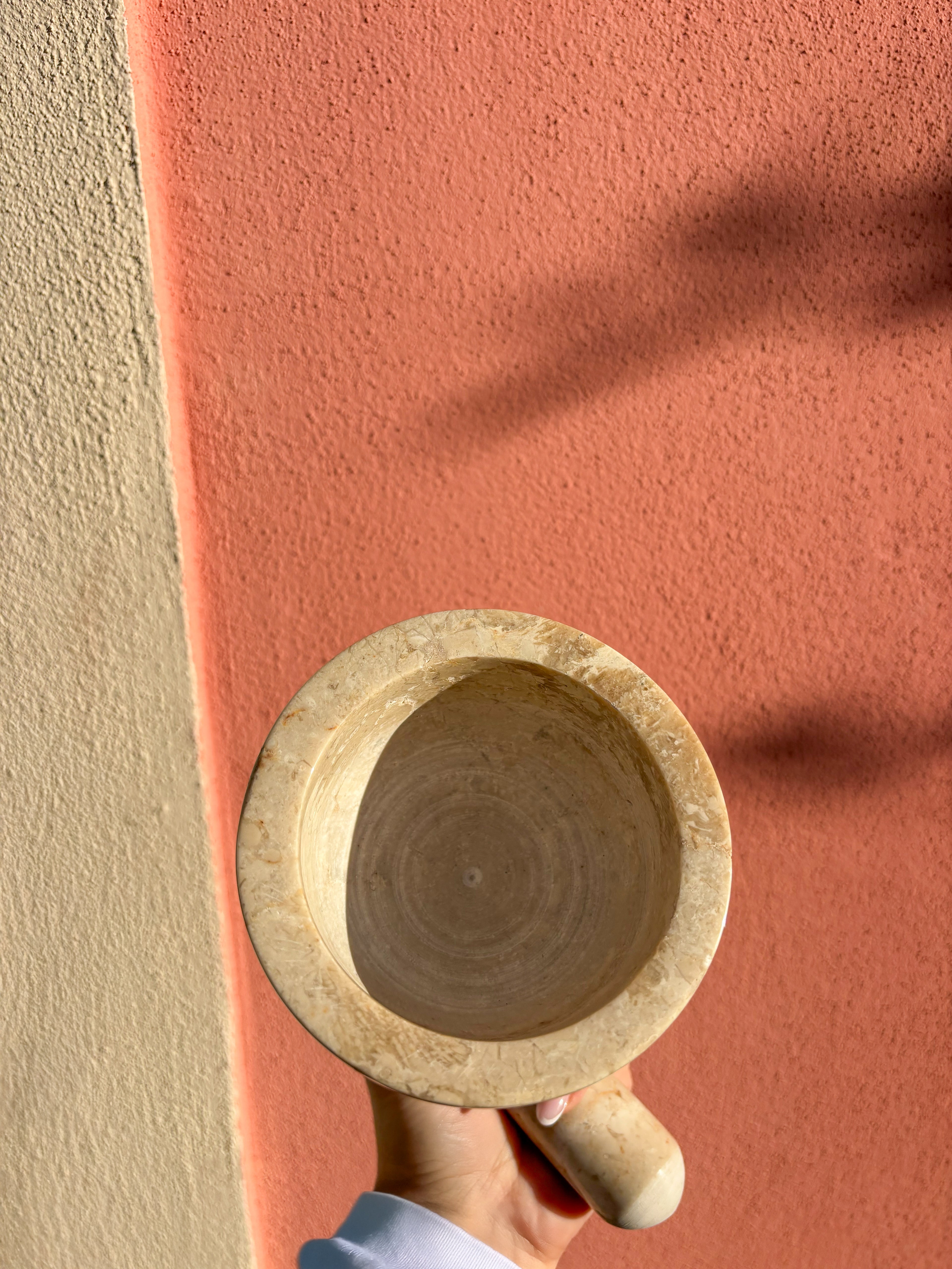 Mortier en marbre blanc