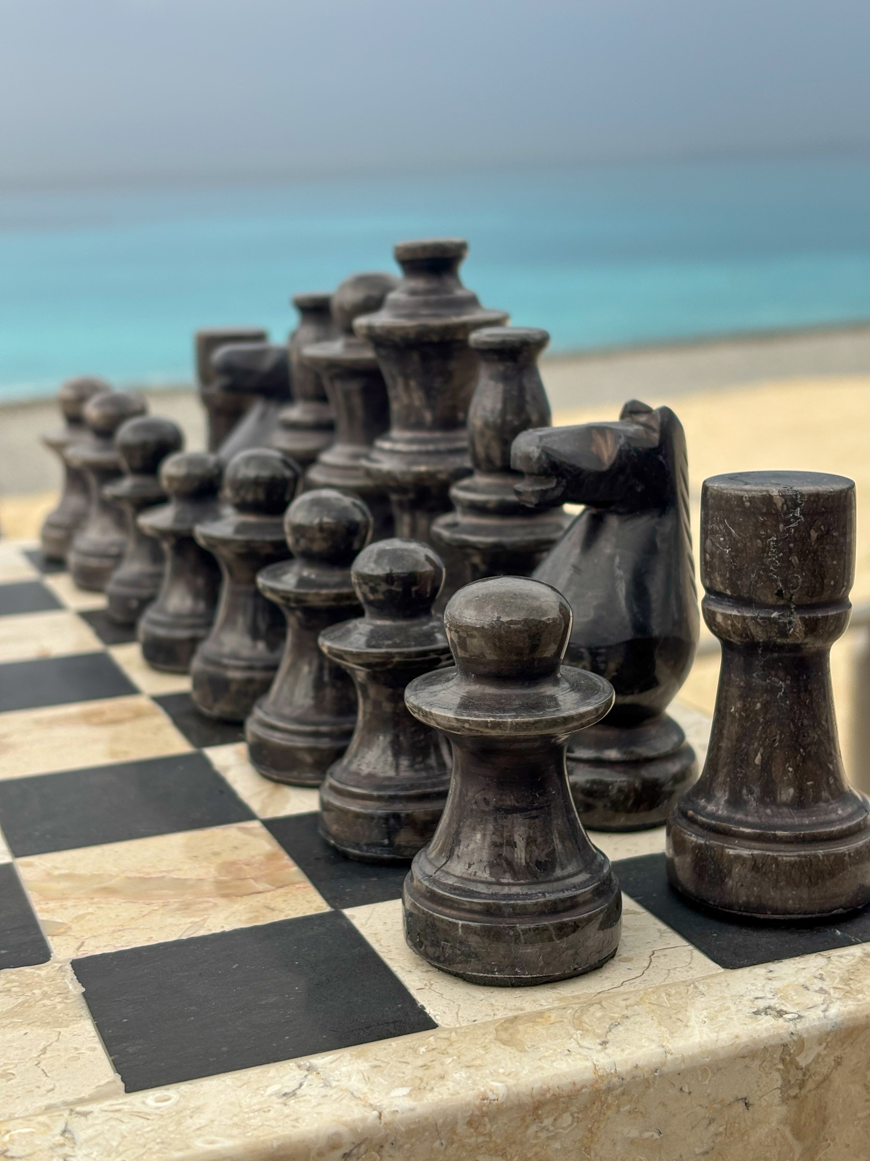 Échiquier en Marbre – Jeu d’Échecs de Luxe Fait Main