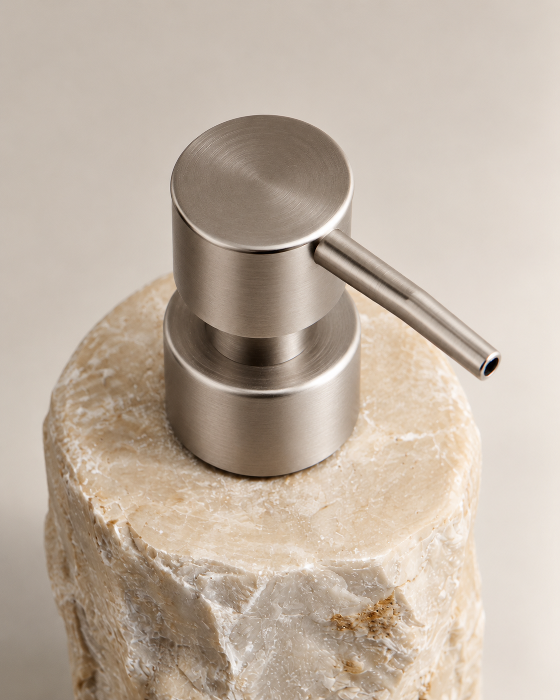Push à savon en marbre petit blanc embout gold