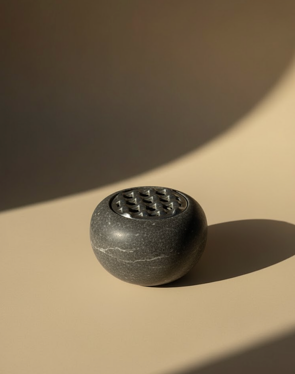 Cendrier en marbre lisse gris