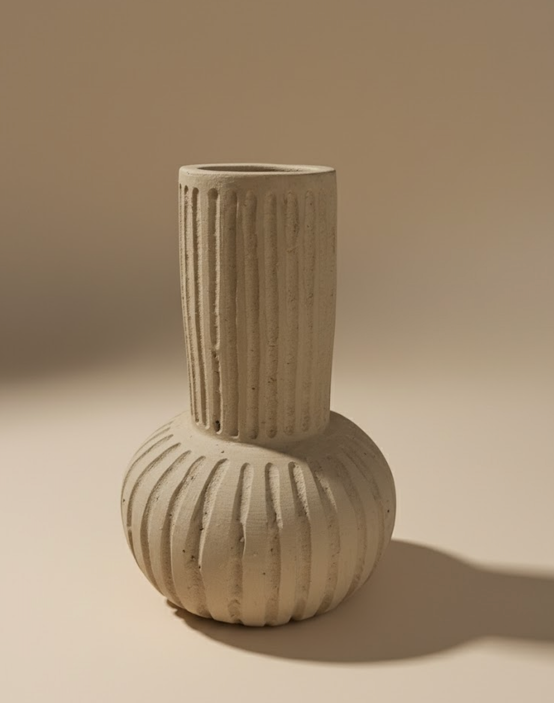 Vase beige – Design côtelé