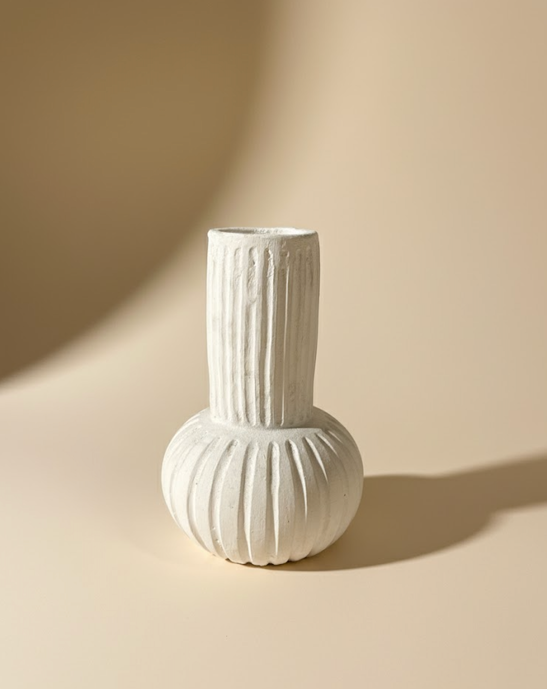 Vase blanc – Design côtelé