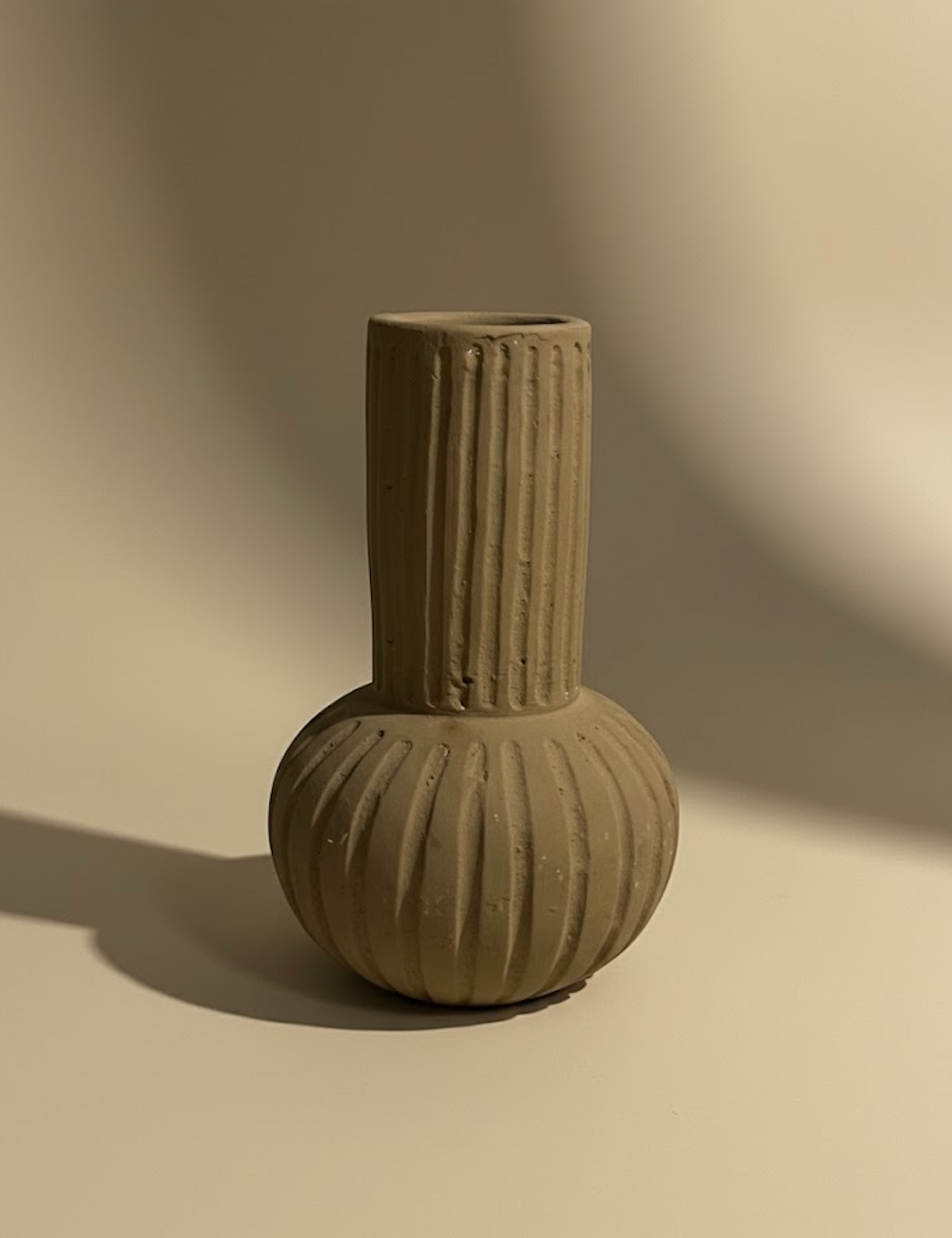 Vase marron/gris – Design côtelé
