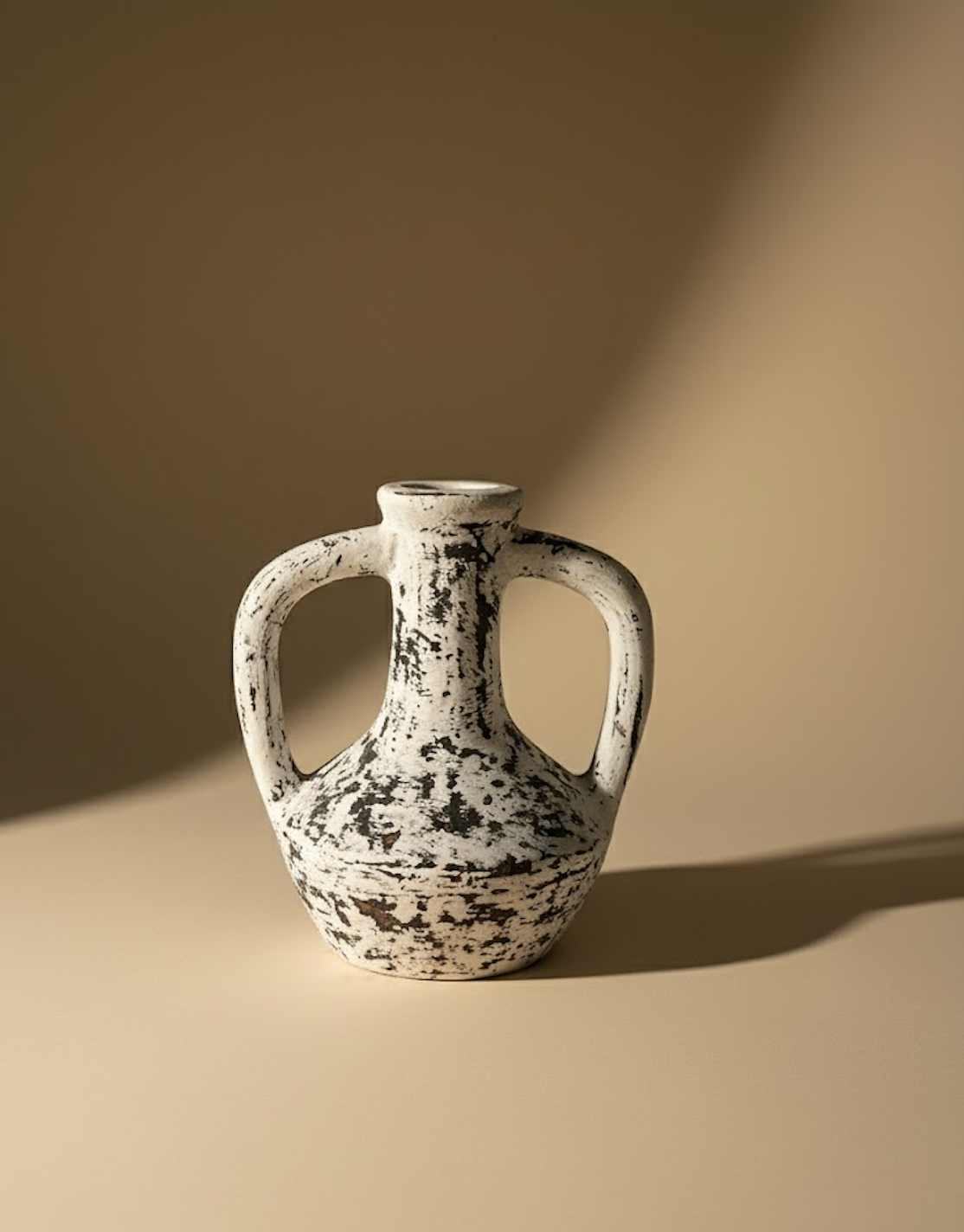 Vase avec poignées blanc et noir