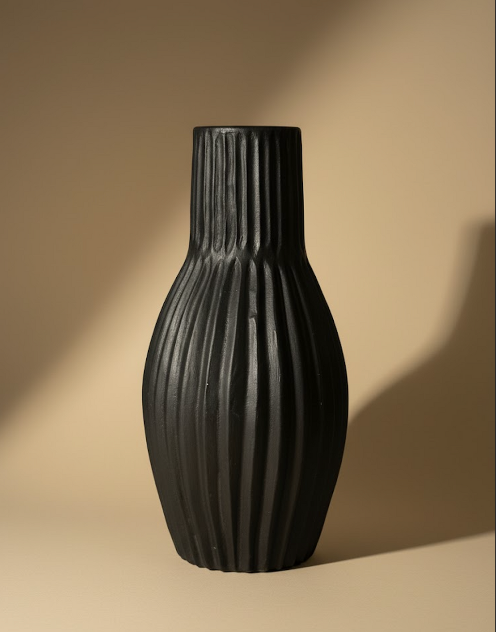 Vase à rayures noir