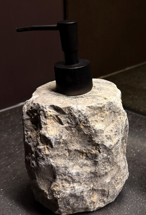 Distributeur à savon en marbre petit gris