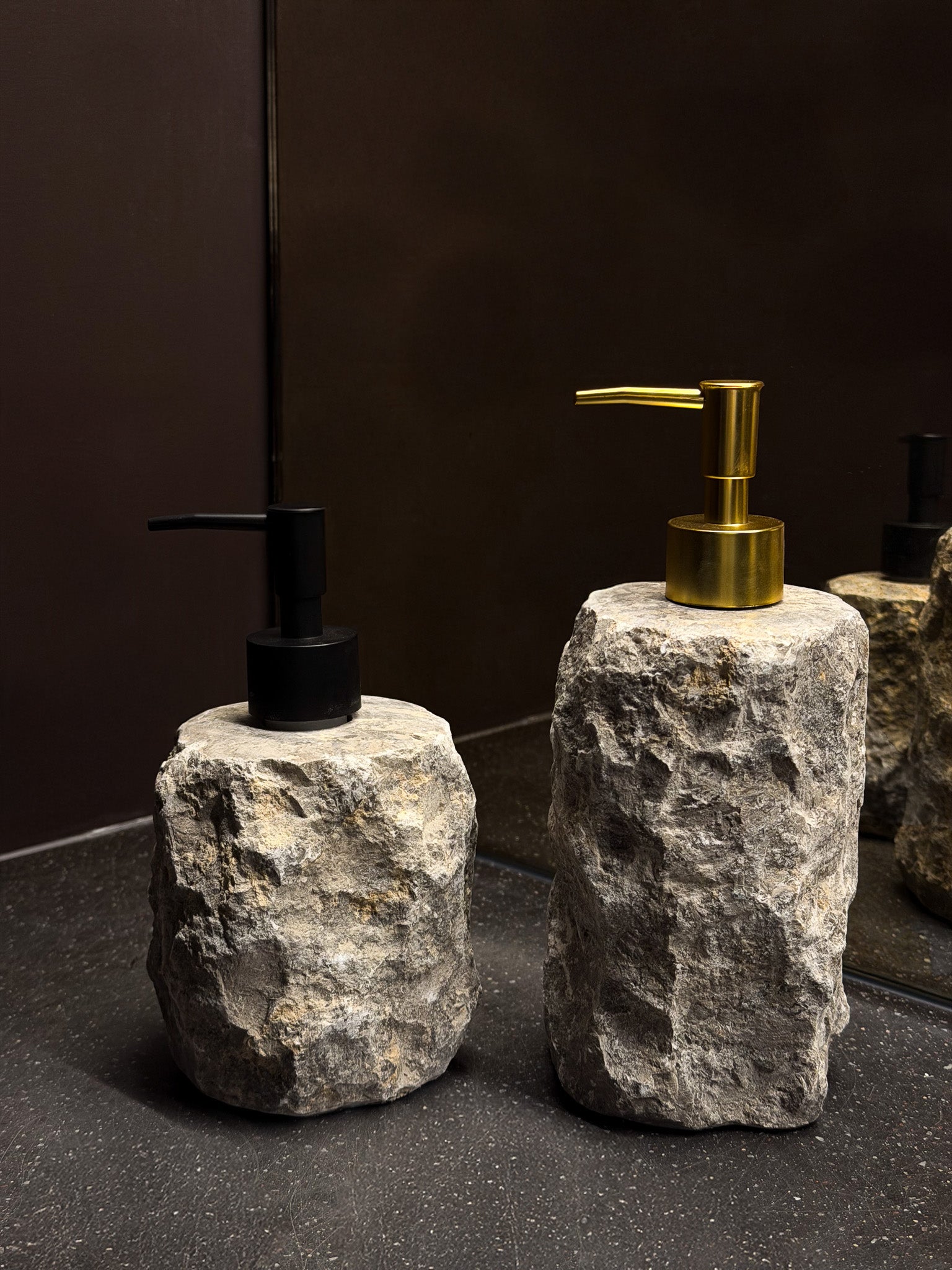 Lot de distributeurs à savon gris