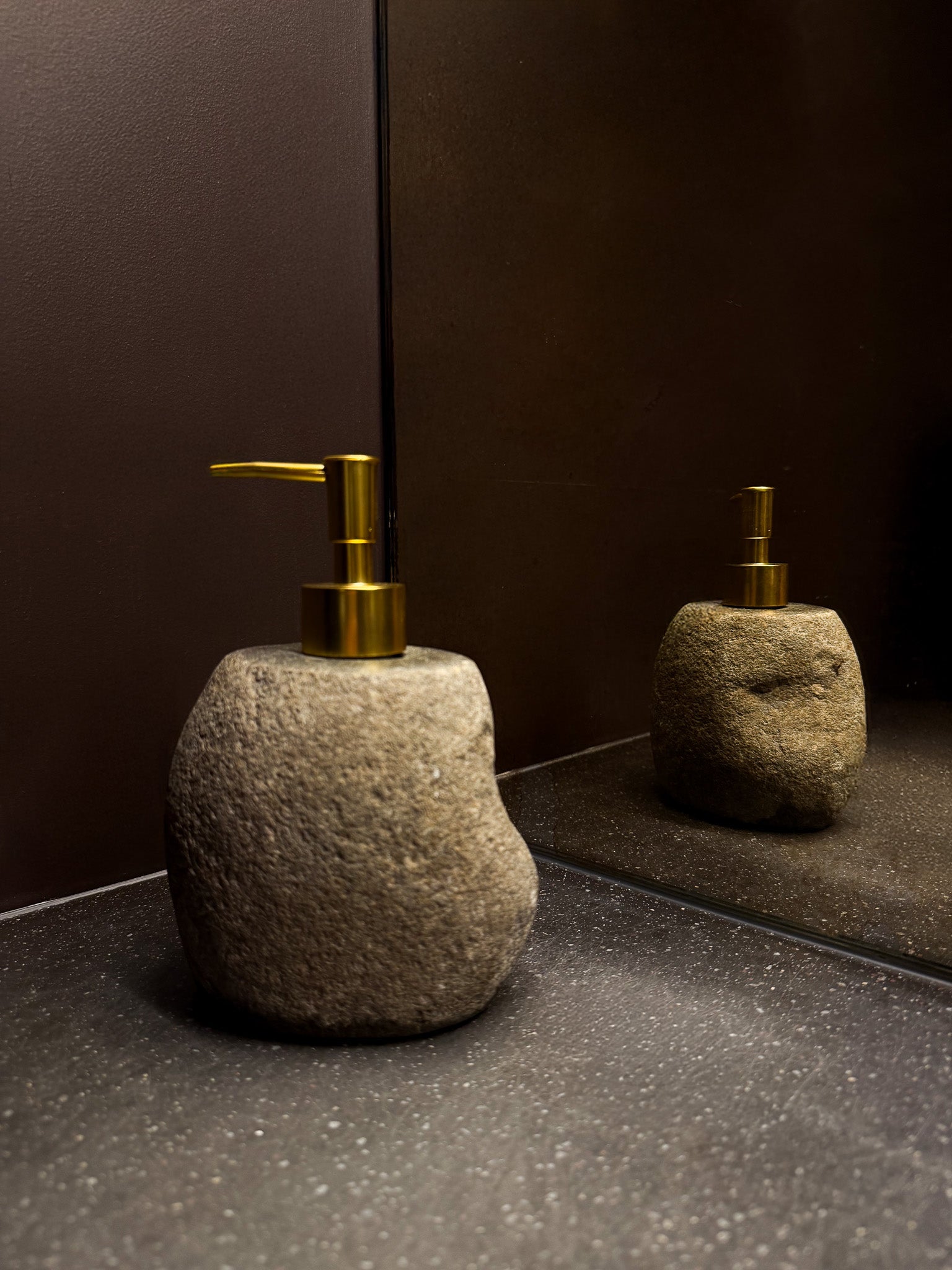 Distributeur à savon en pierre naturelle