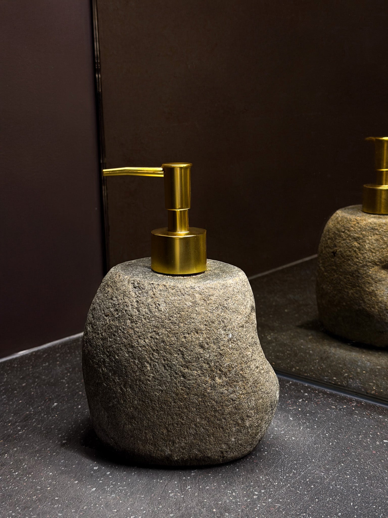 Distributeur à savon en pierre naturelle