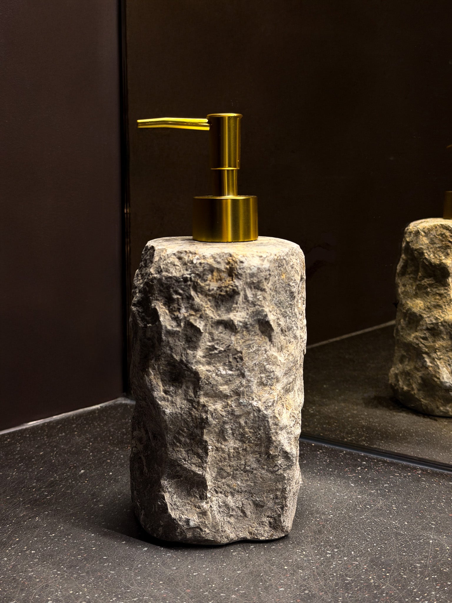 Distributeur à savon en marbre grand gris