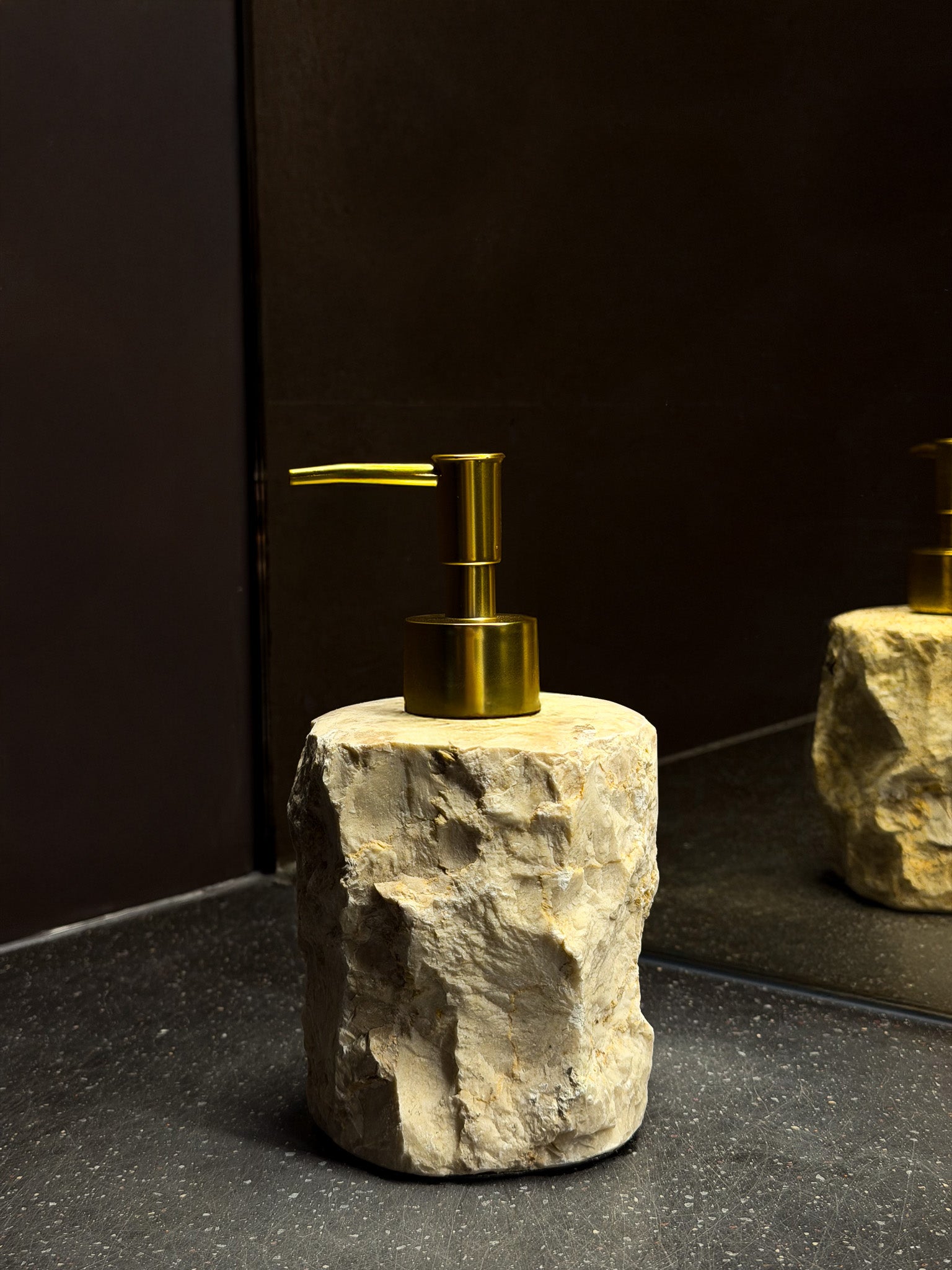Distributeur à savon en marbre petit