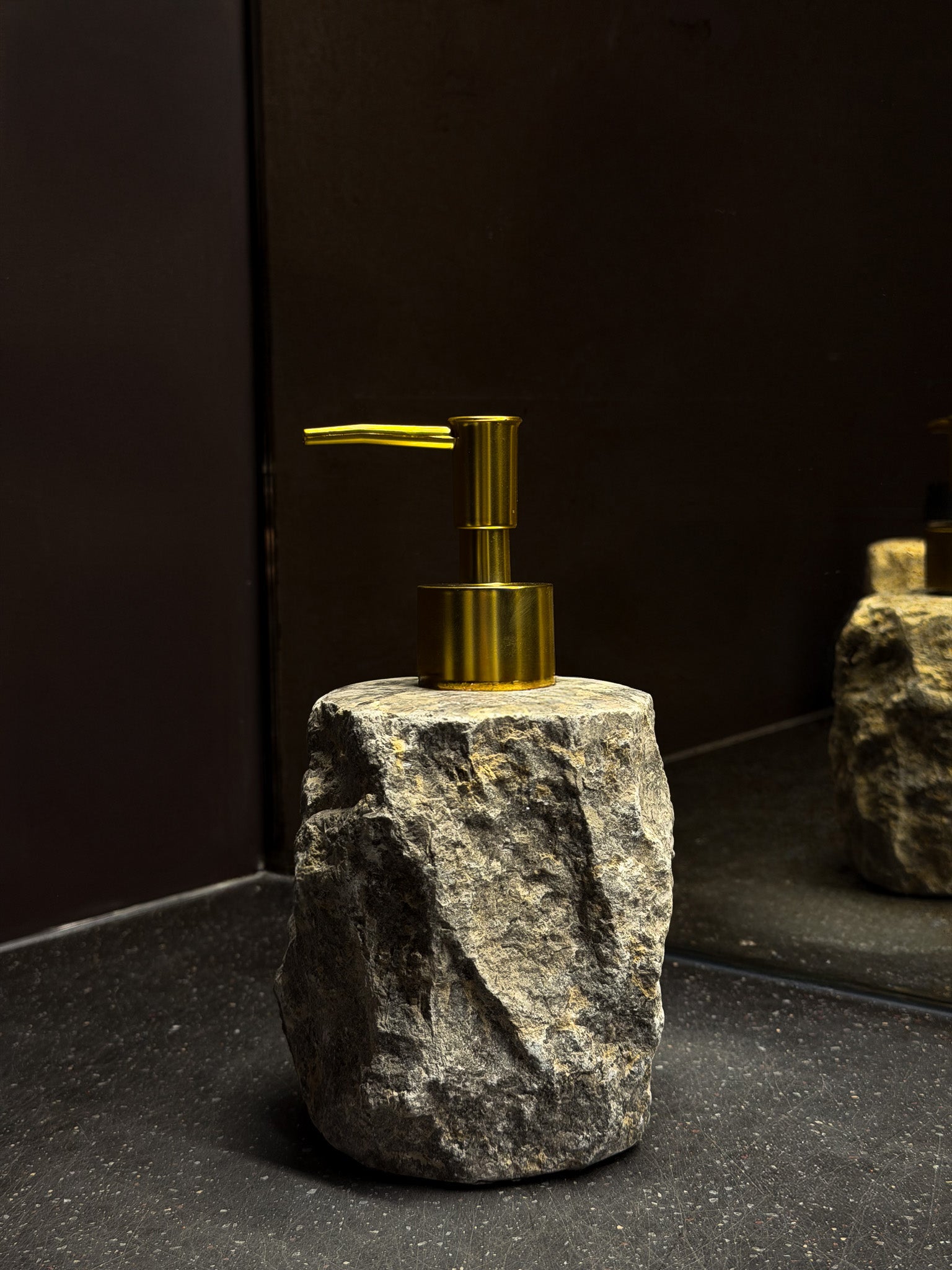 Distributeur à savon en marbre petit