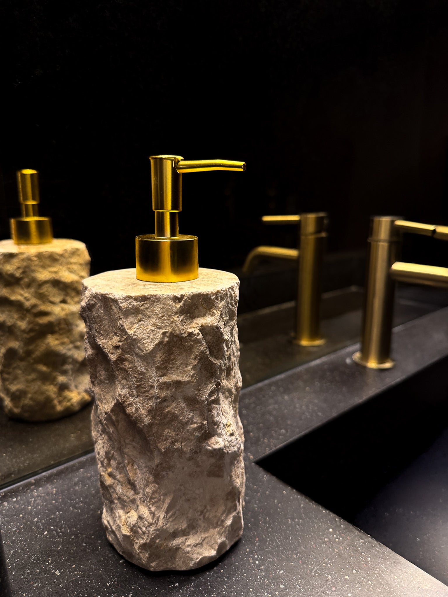 Distributeur à savon en marbre grand