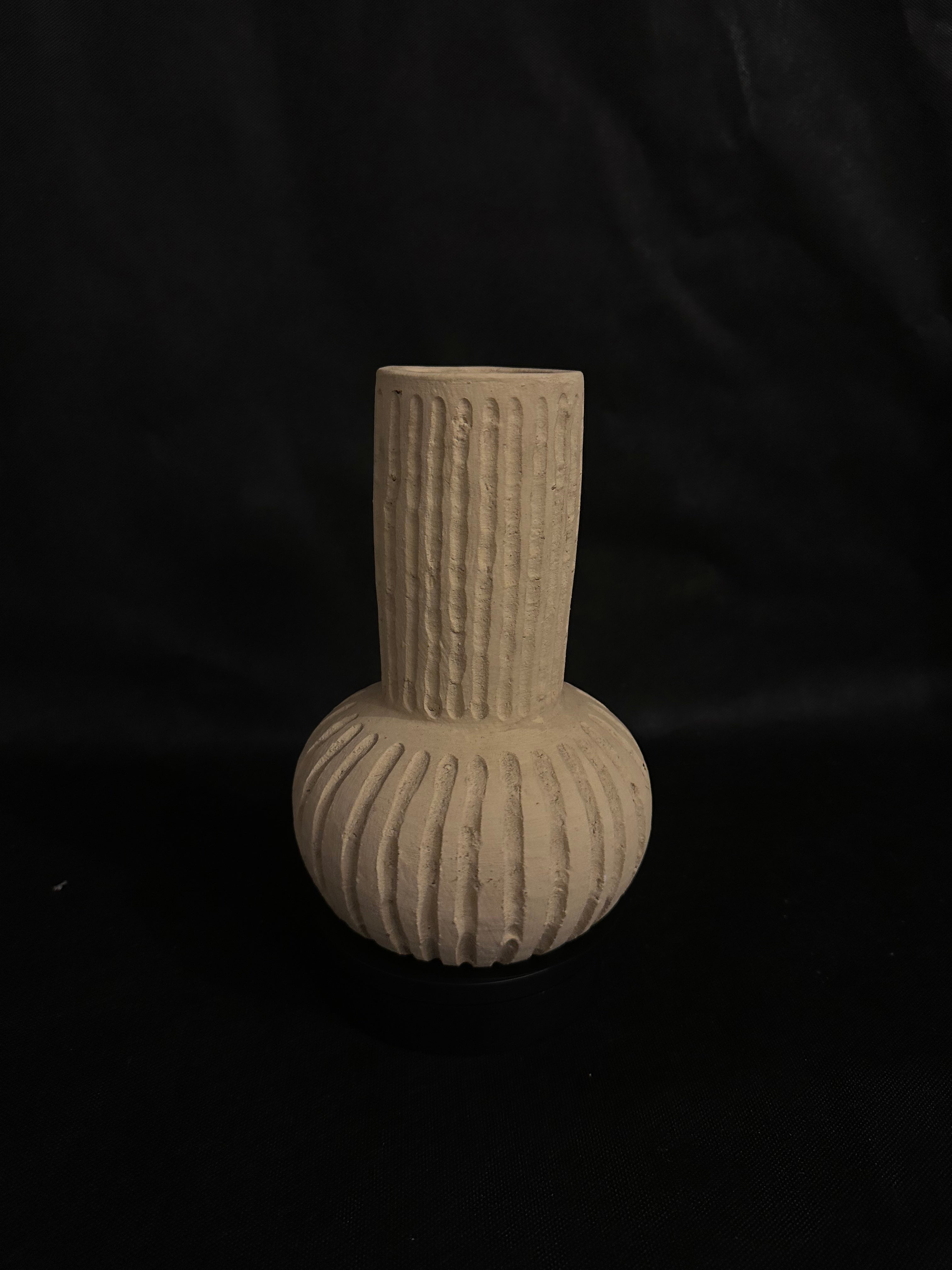 Vase beige – Design côtelé