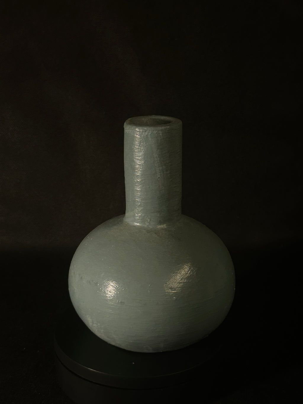 Vase rond bleu lisse