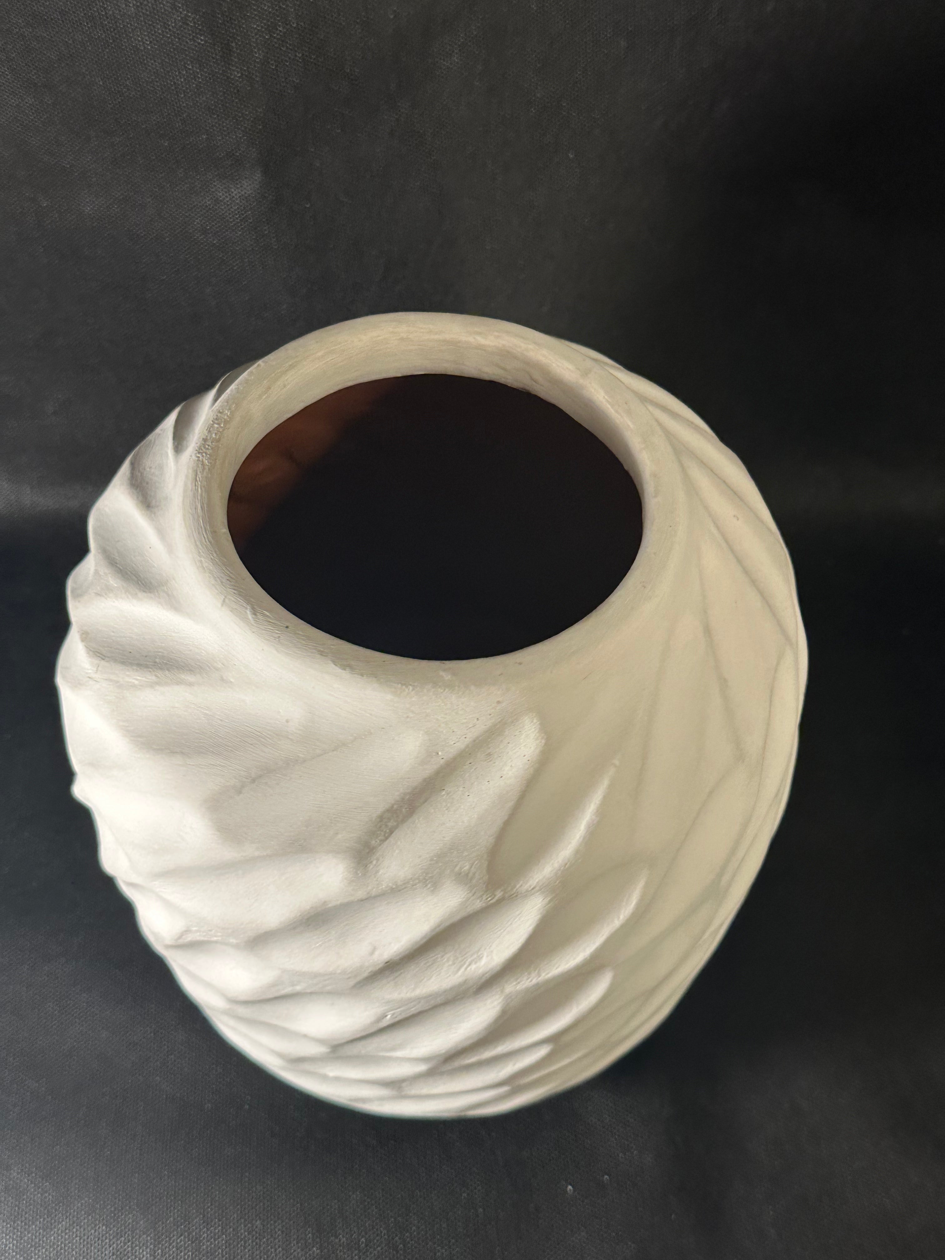 Vase blanc texturé