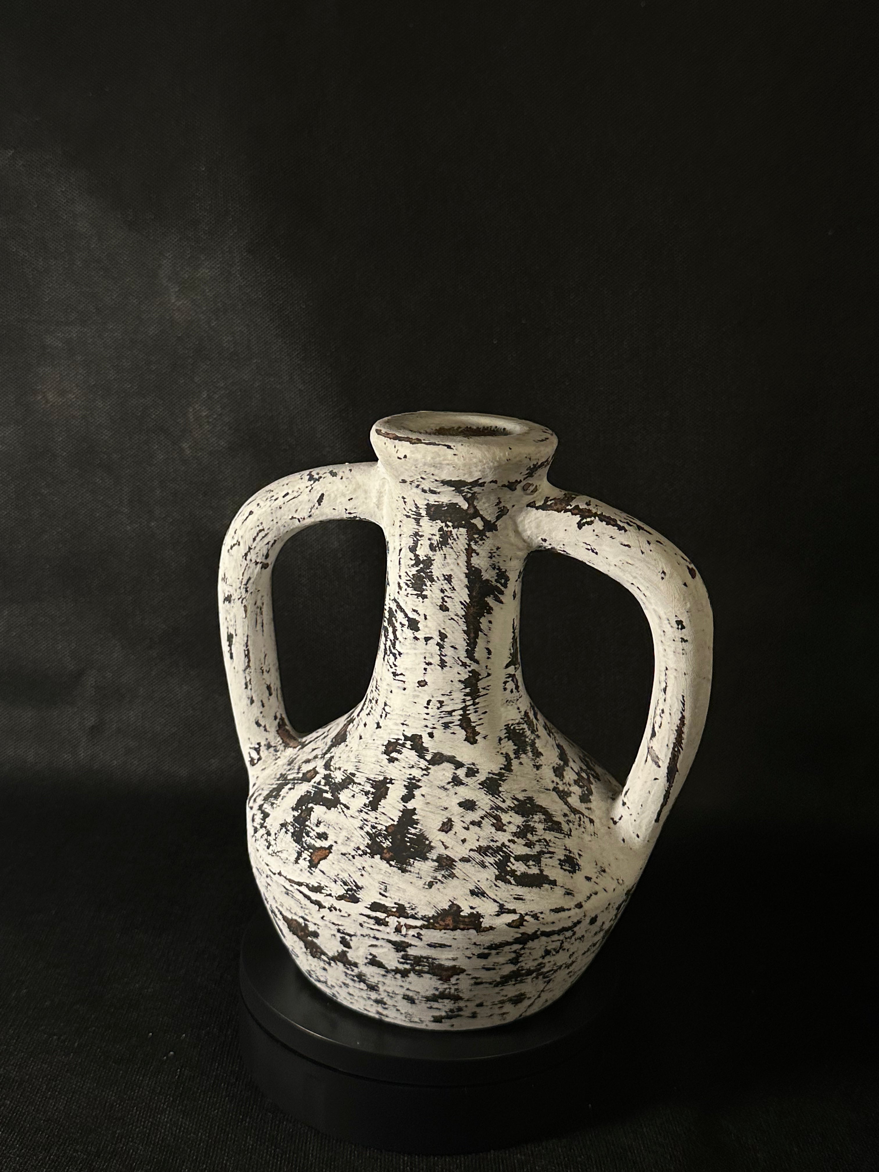 Vase avec poignées blanc et noir