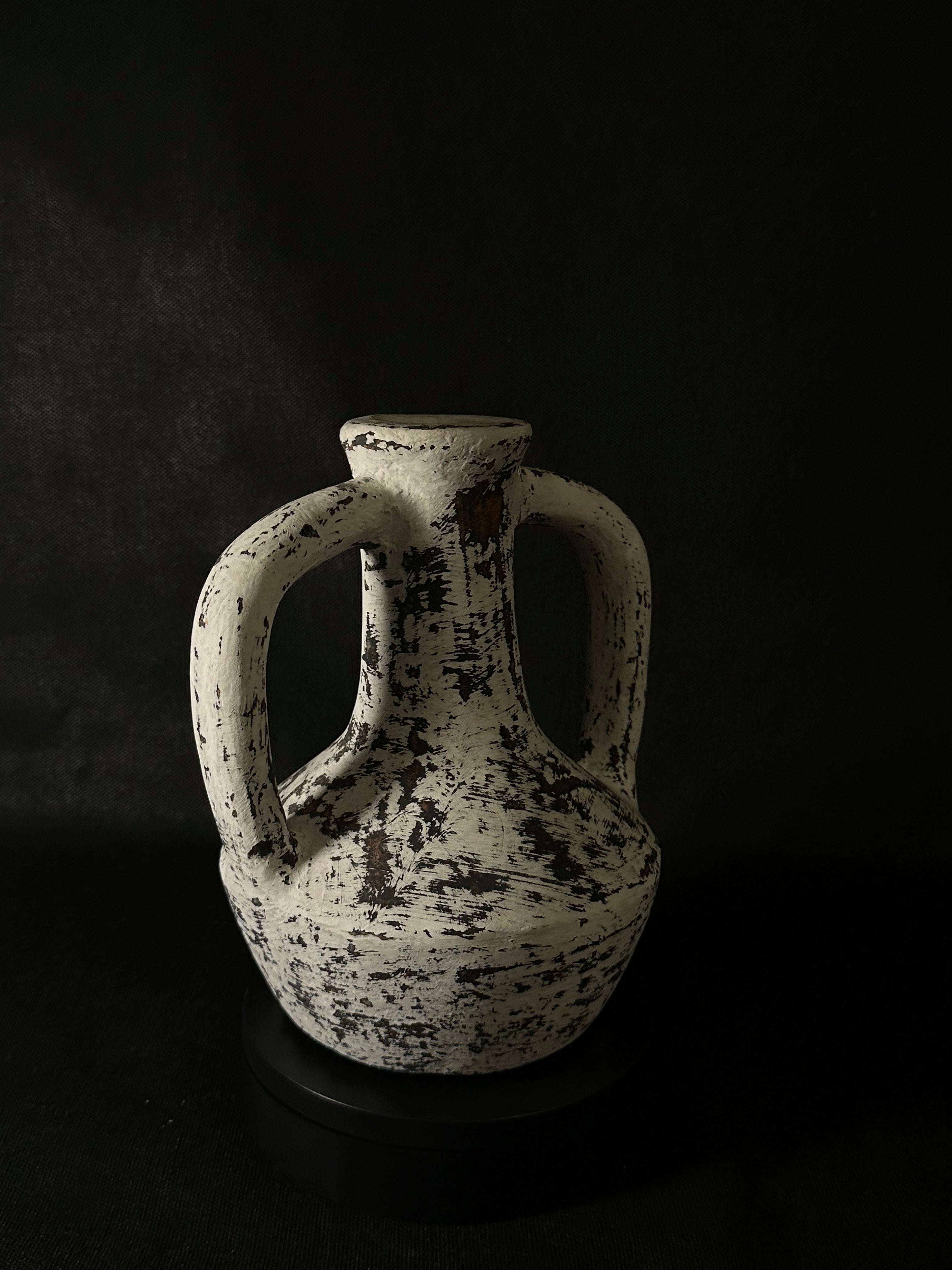 Vase avec poignées blanc et noir
