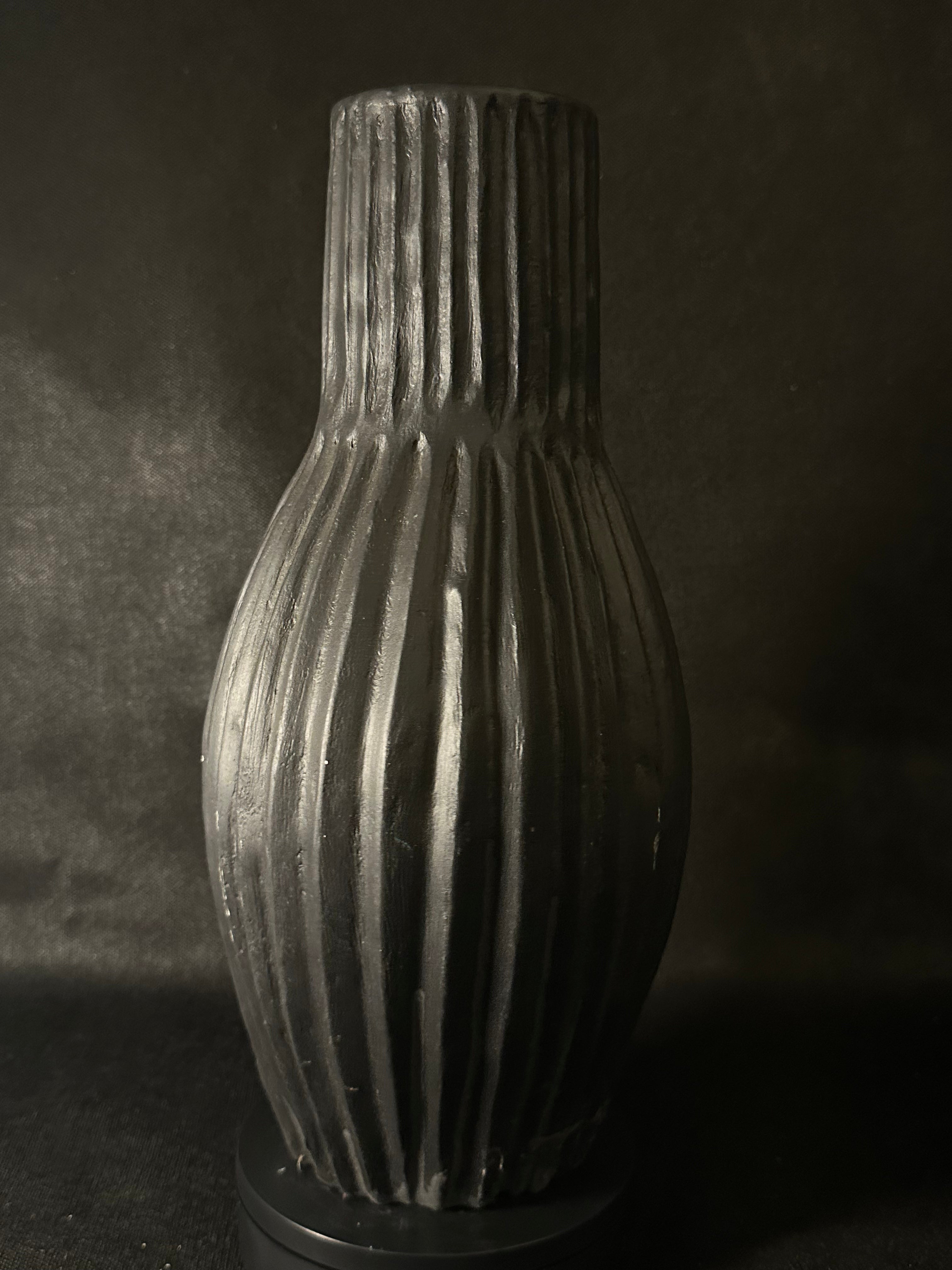 Vase à rayures noir