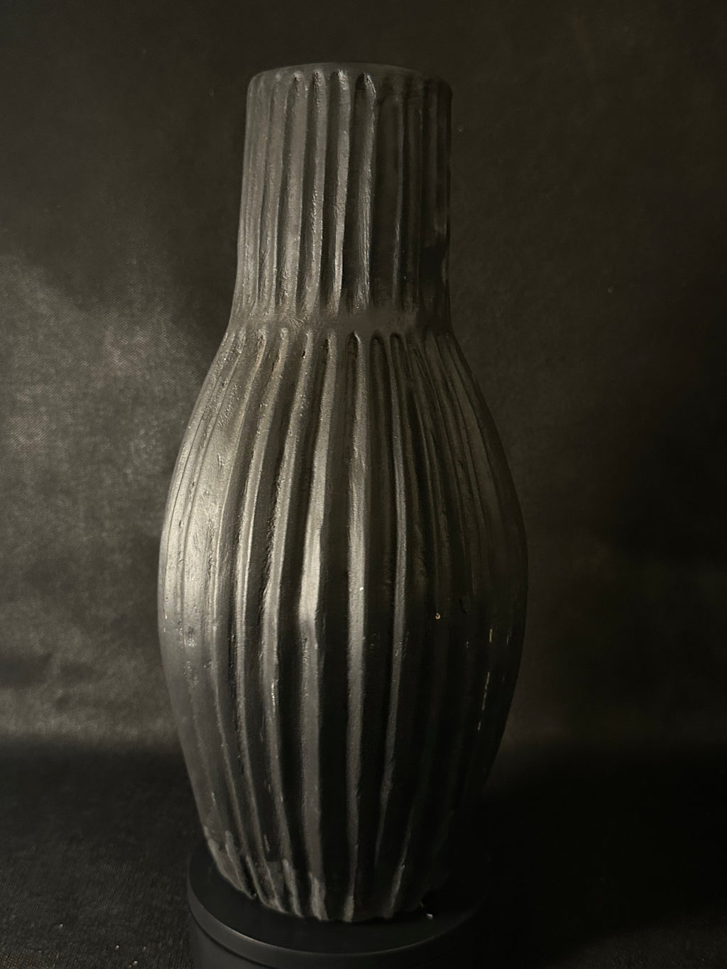 Vase à rayures noir