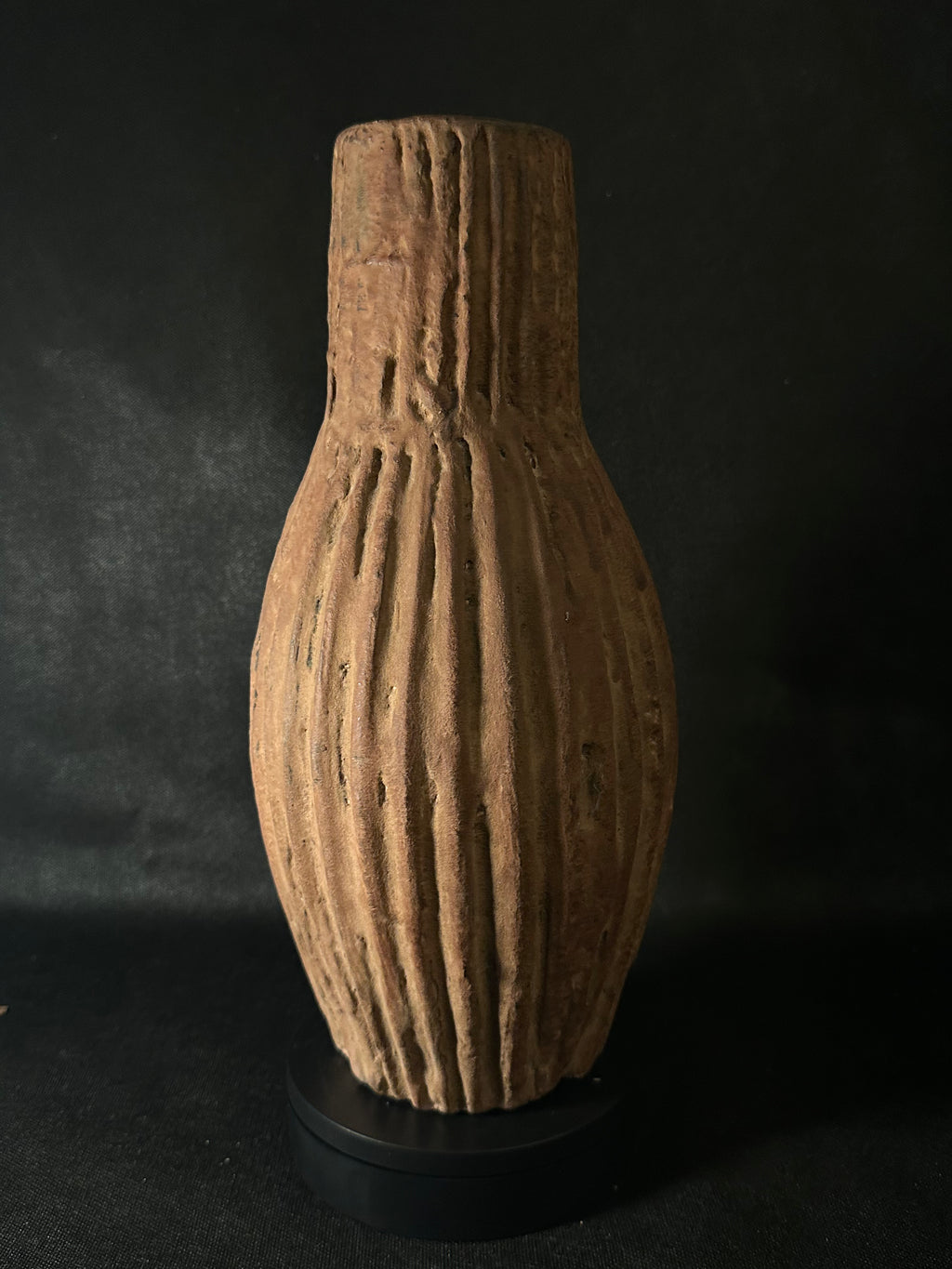 Vase à rayures marron