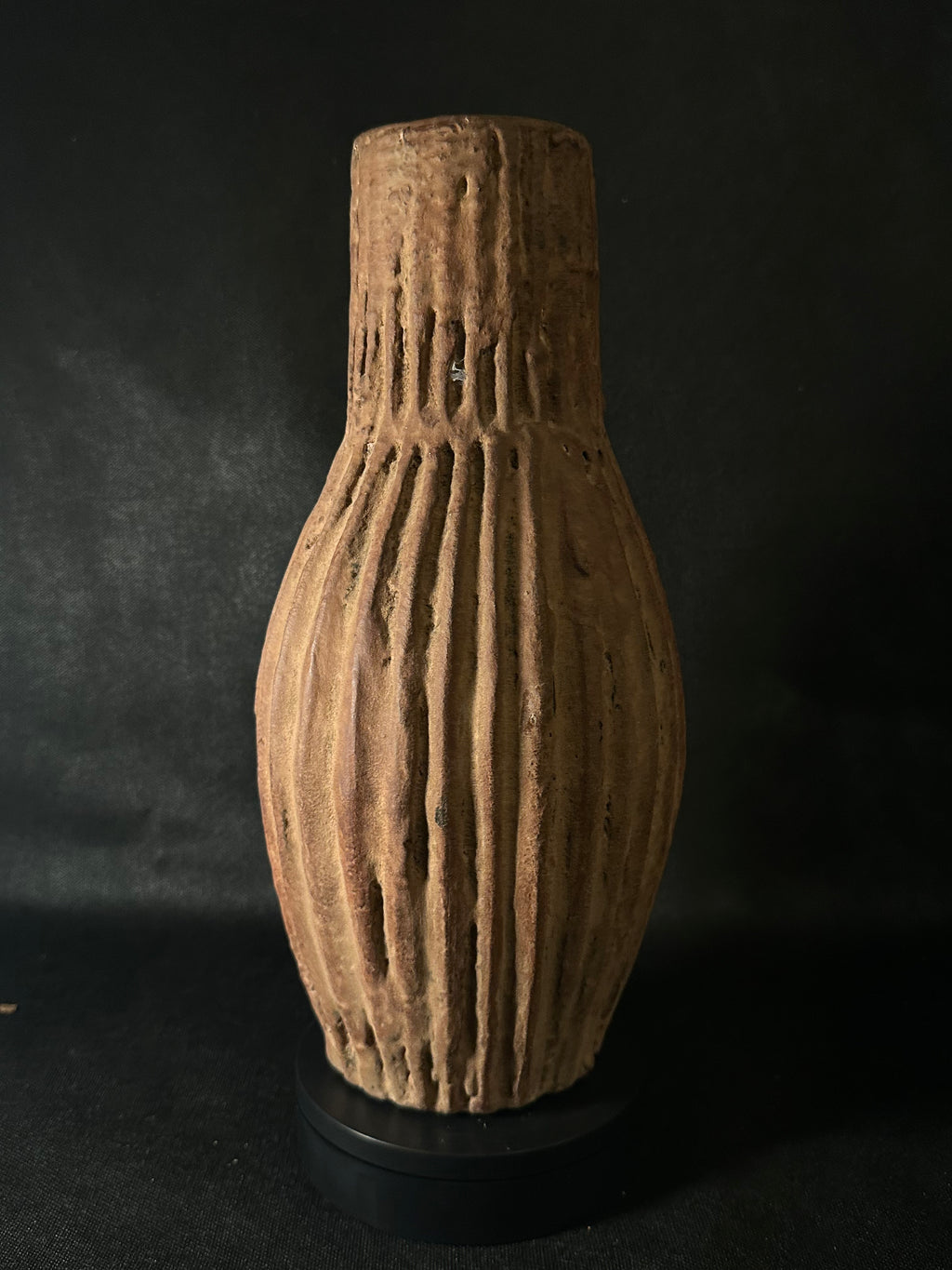 Vase à rayures marron