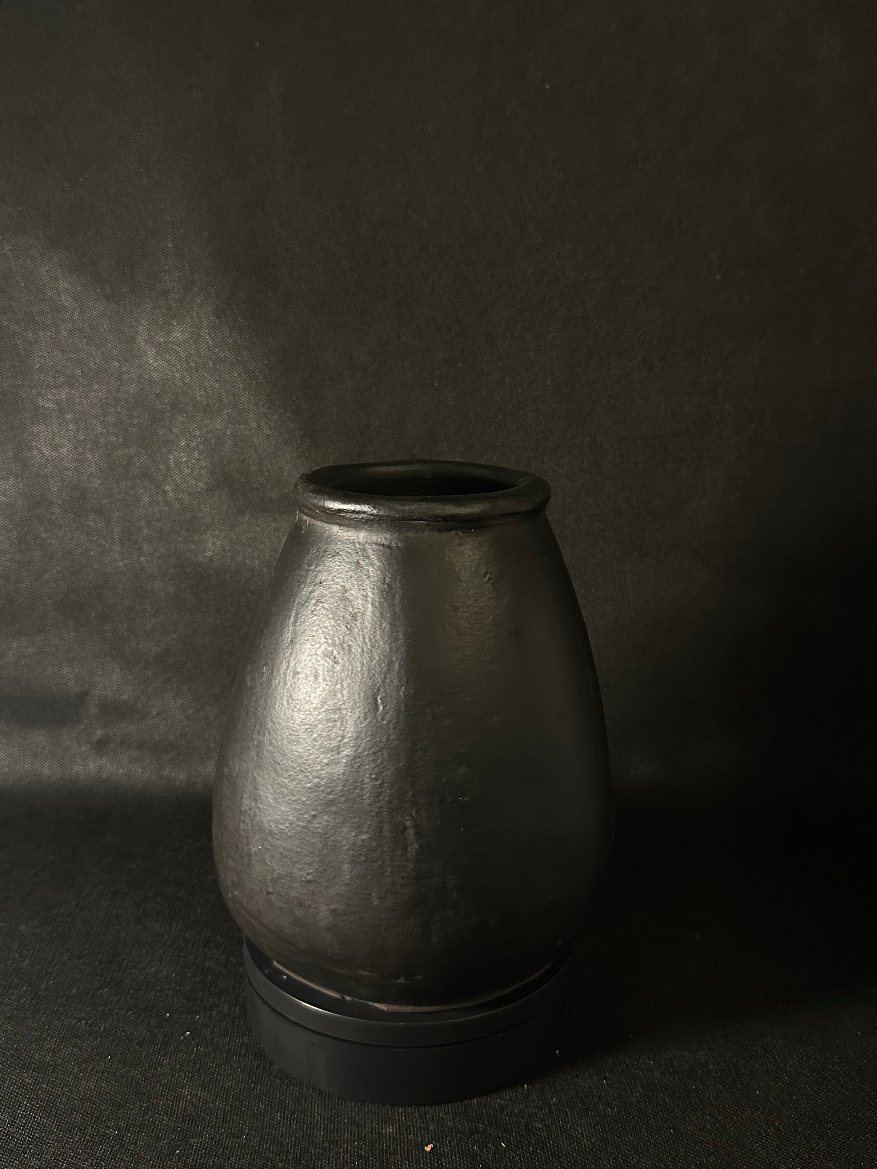 Vase noir 2