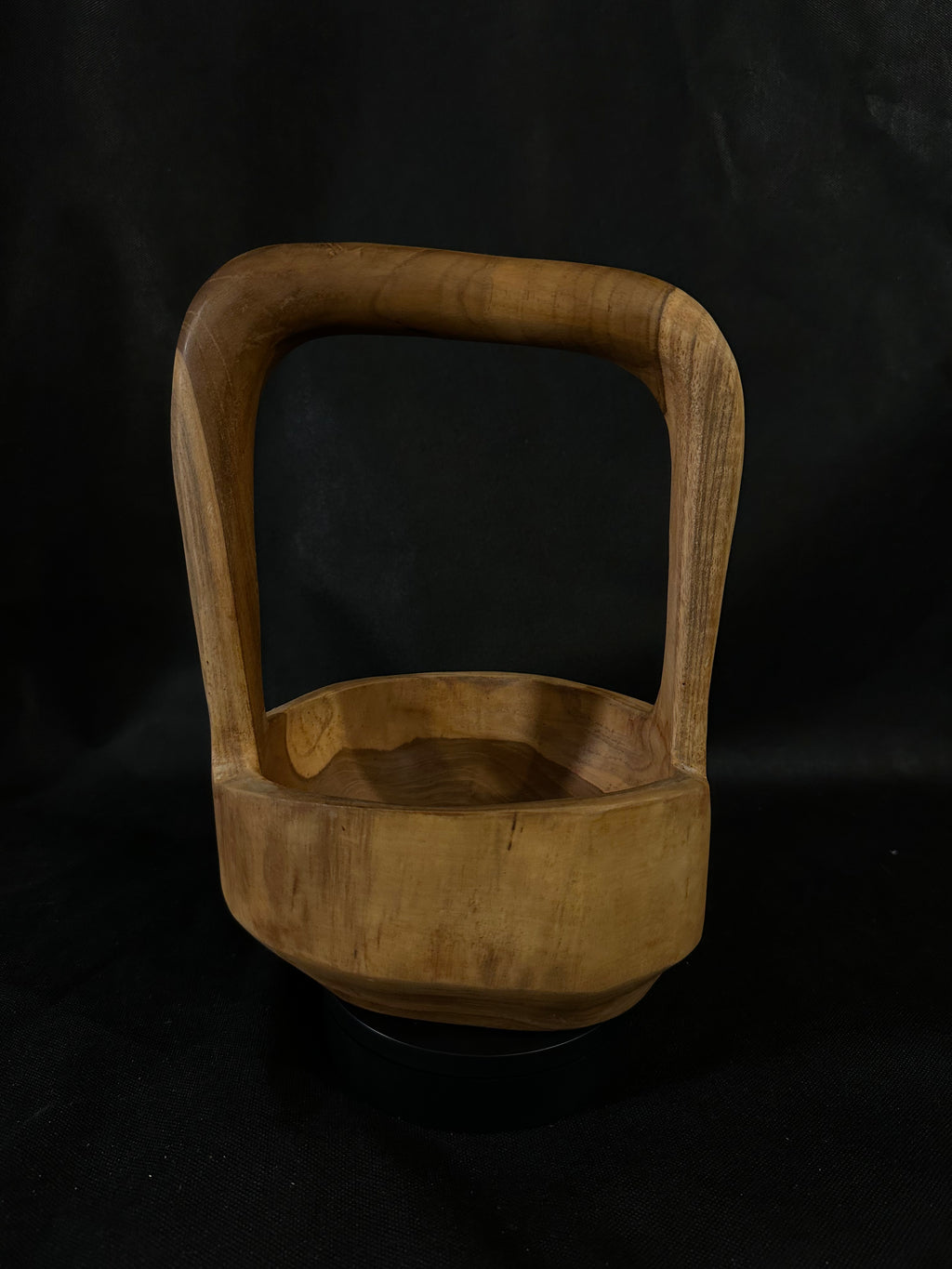 Panier en bois sculpté à la main