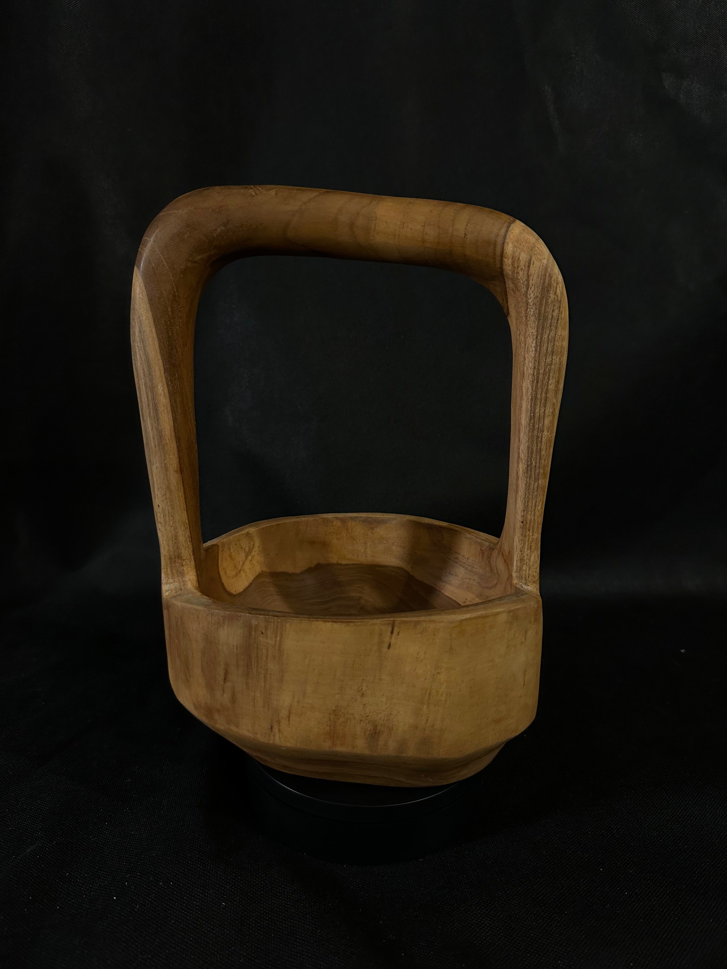 Panier en bois sculpté à la main