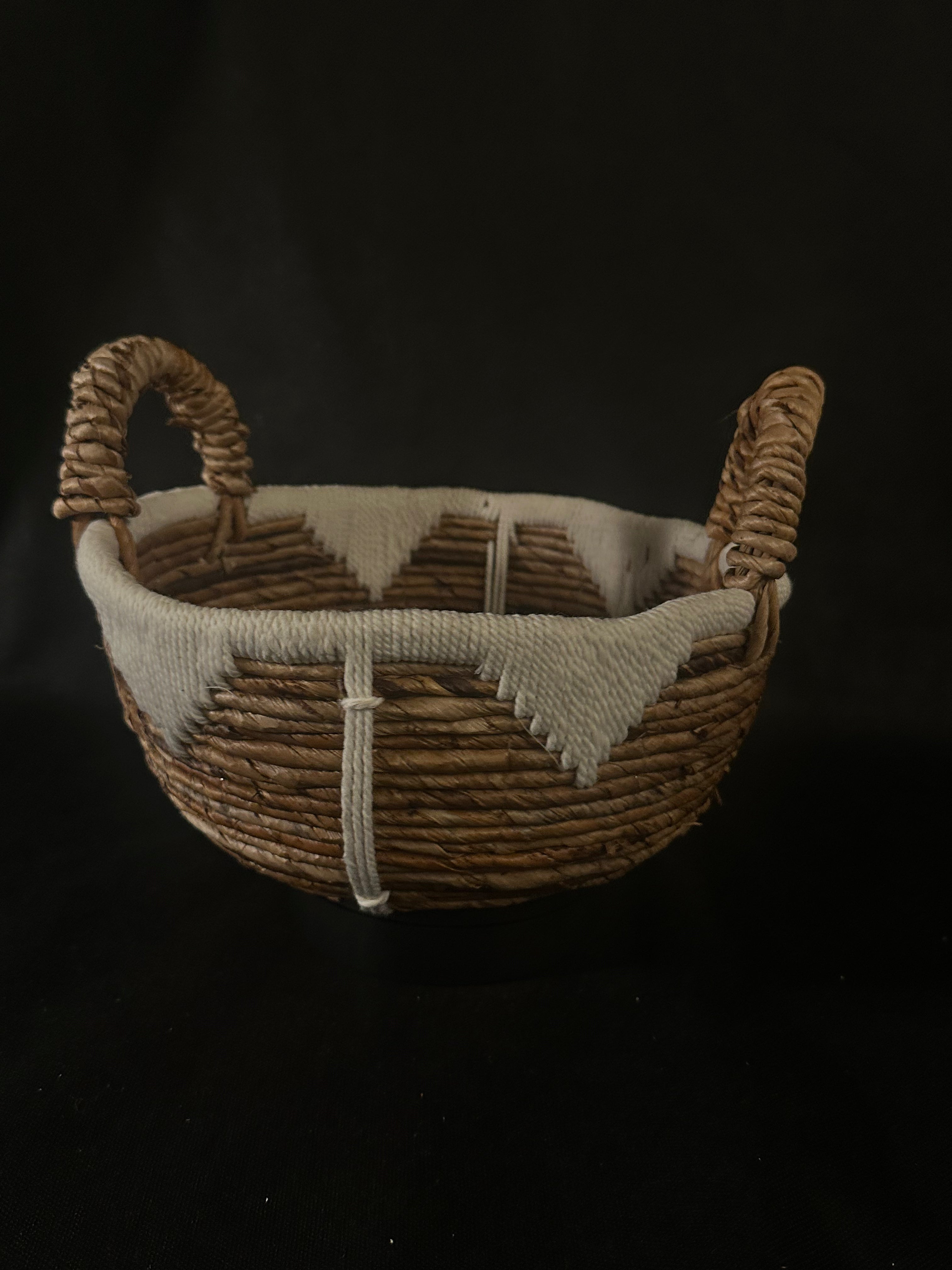 Panier moyen en macramé