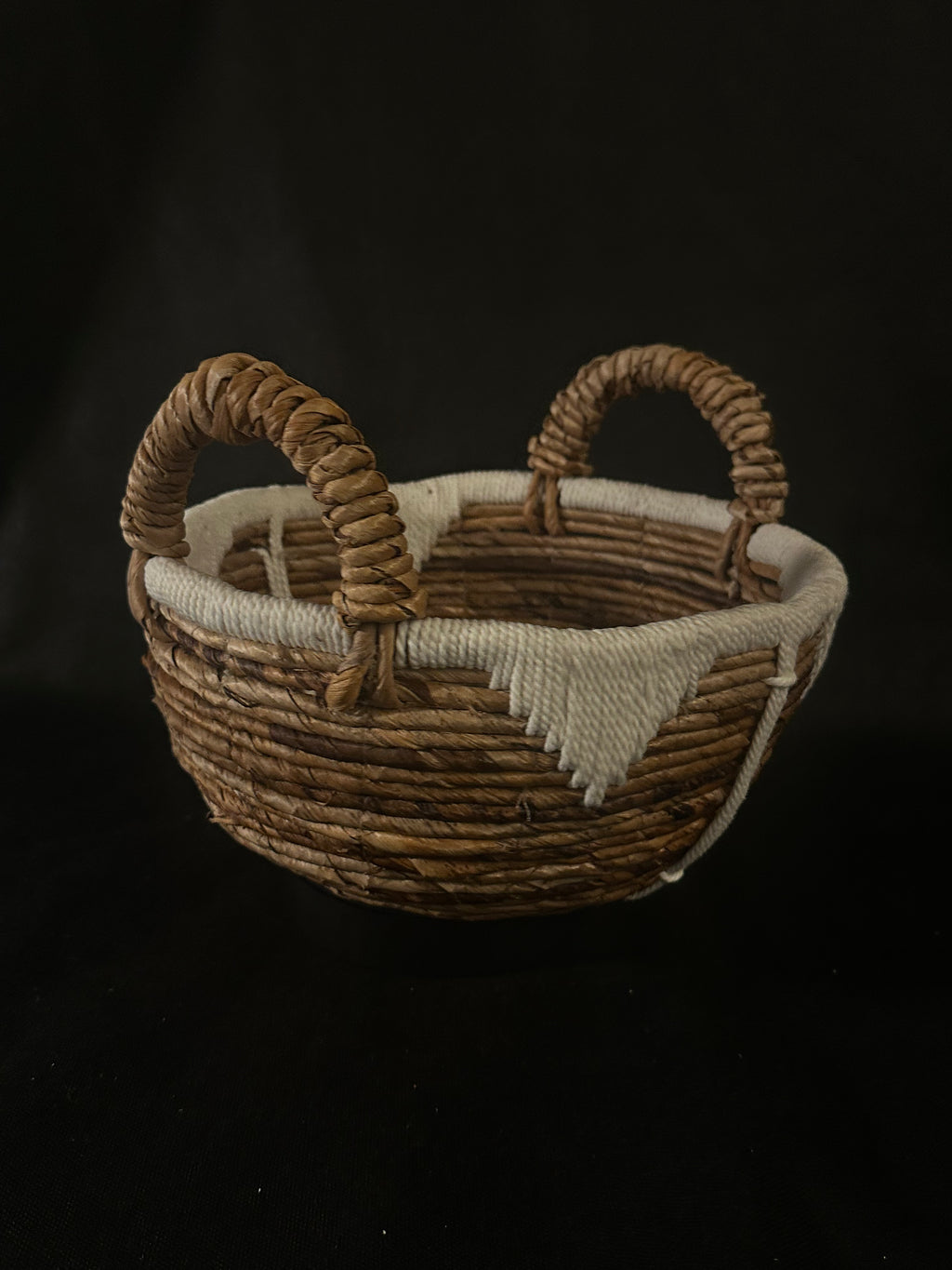 Panier moyen en macramé